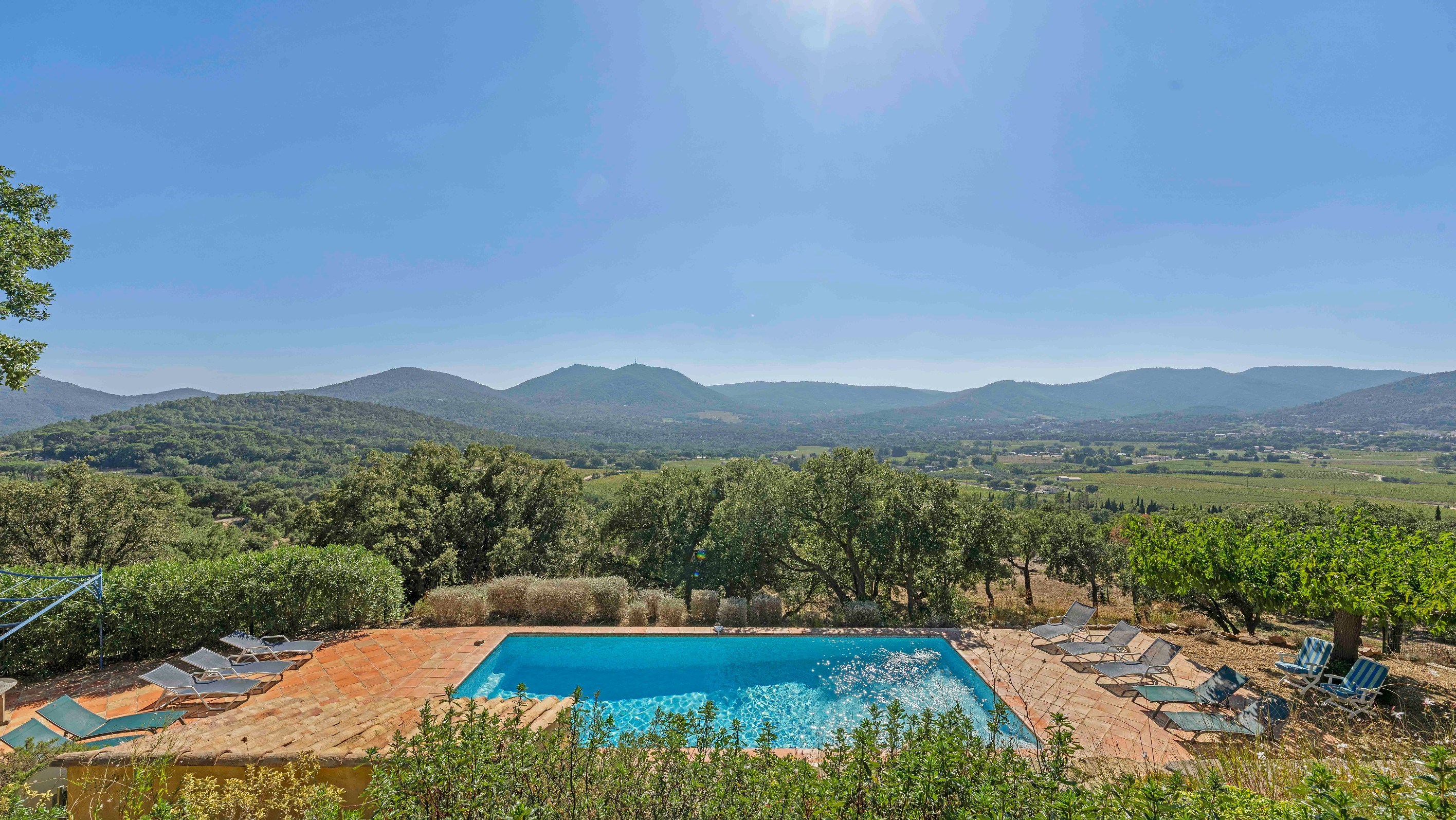  Luxury provençal property for sale near Sainte-Maxime and Saint-Tropez - 物件實景