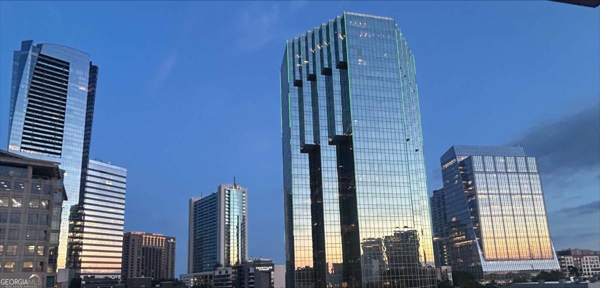 Atlanta, Georgia, 30326, United States, 2 Bedrooms Bedrooms, ,3 BathroomsBathrooms,Residential,For Sale,2001794