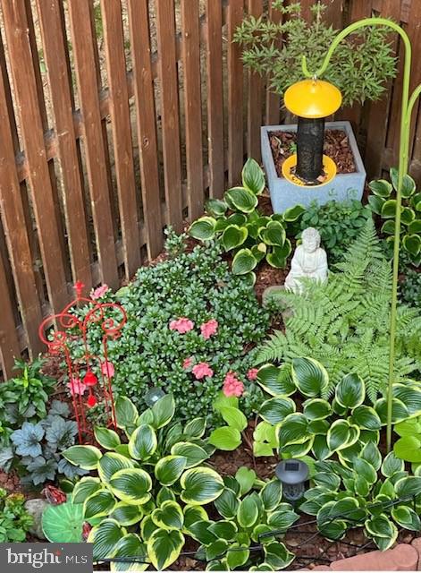 Clifton, Virginia, 20124, United States, 2 Bedrooms Bedrooms, ,3 BathroomsBathrooms,Residential,For Sale,2001572