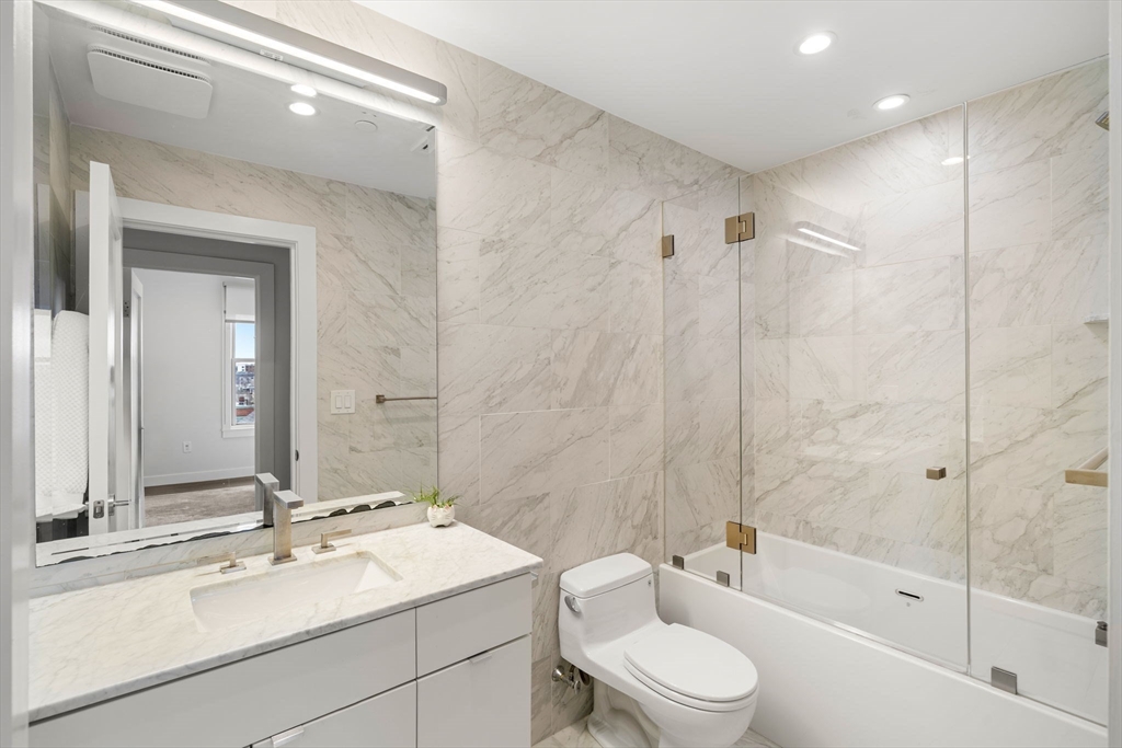 Boston, Massachusetts, 02127, United States, 2 Bedrooms Bedrooms, ,2 BathroomsBathrooms,Residential,For Sale,1999674