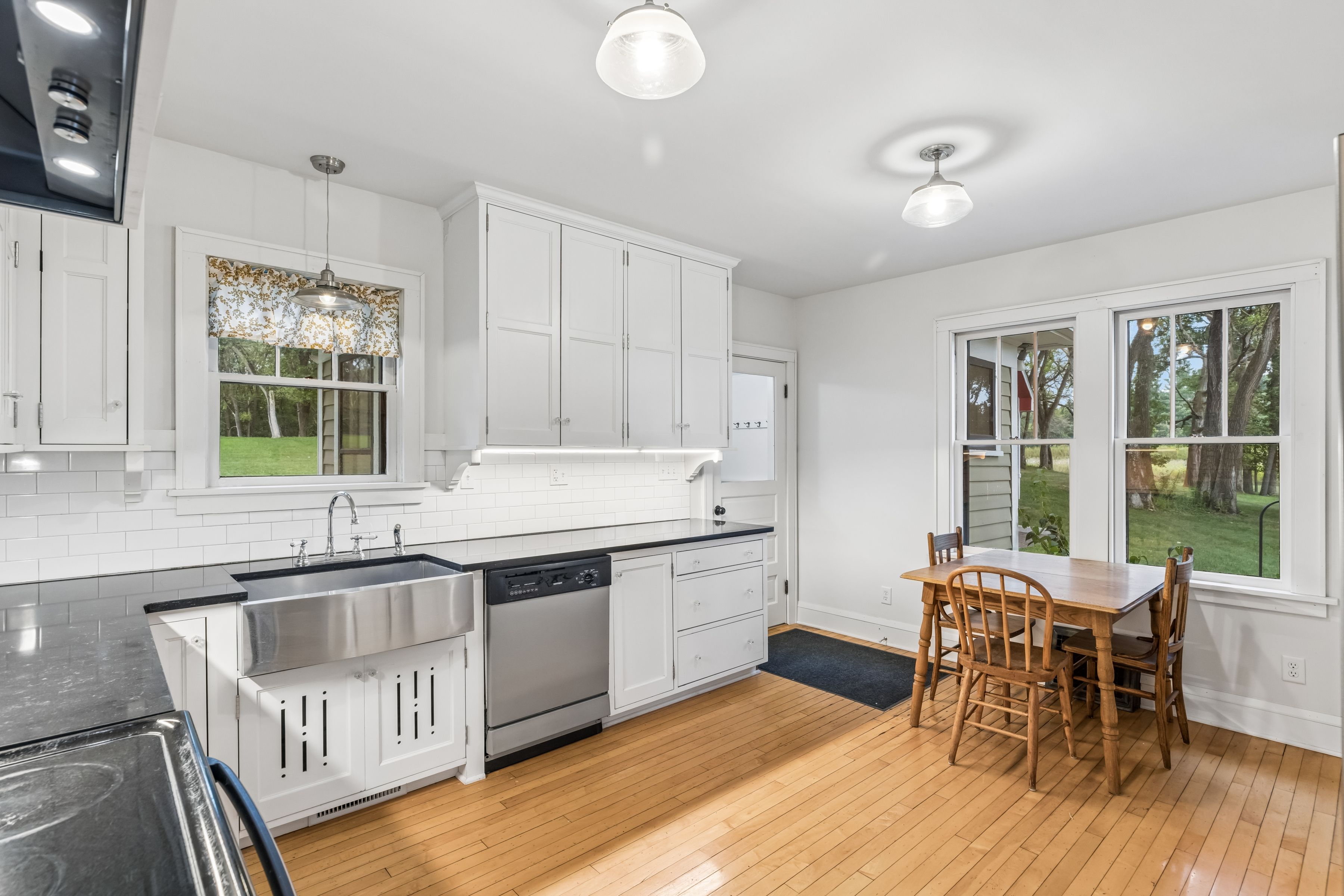  Authentic Farmhouse Living on St. Croix County Acreage - 物件實景