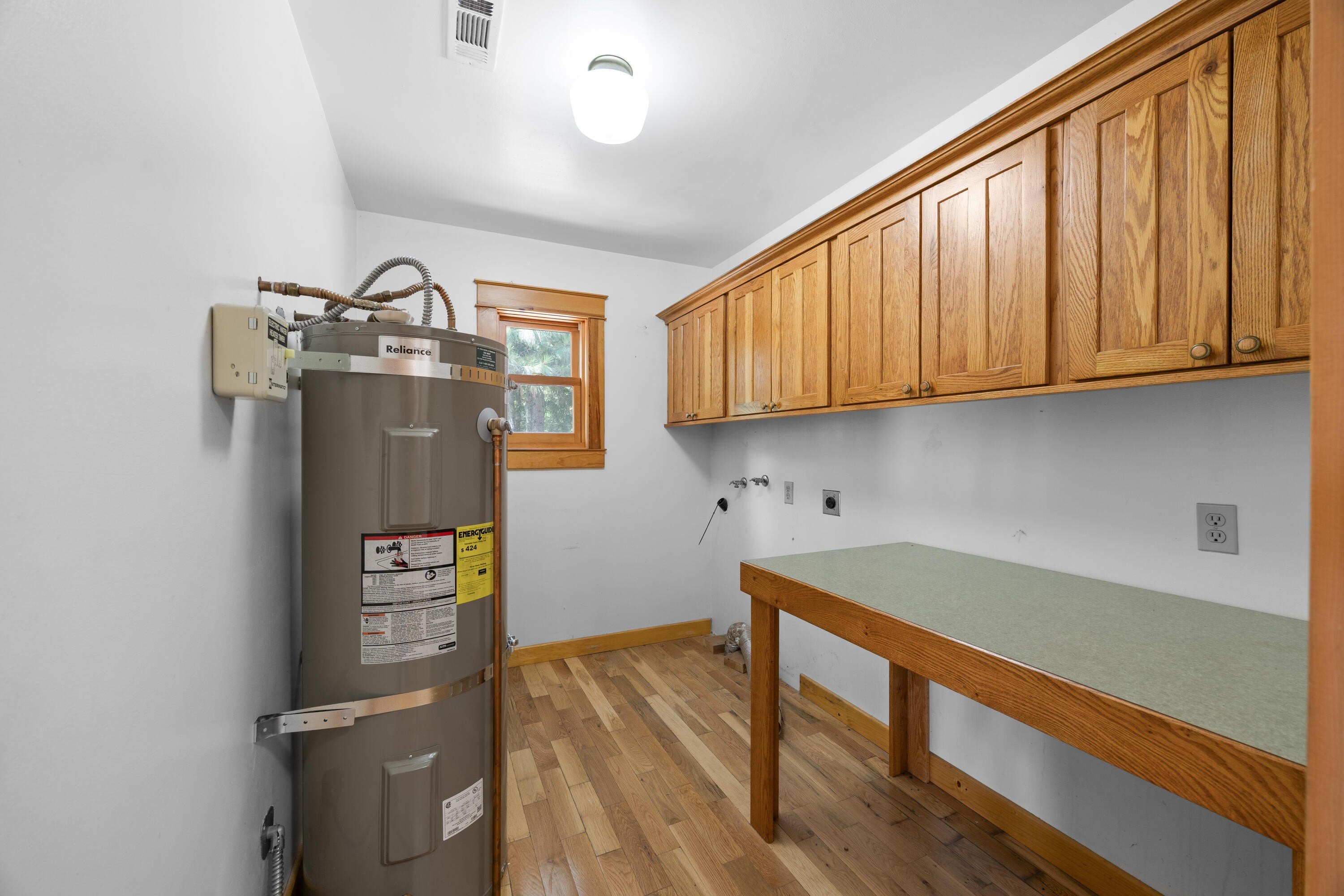 Cave Junction, Oregon, 97523, United States, 3 Bedrooms Bedrooms, ,3 BathroomsBathrooms,Residential,For Sale,1975674