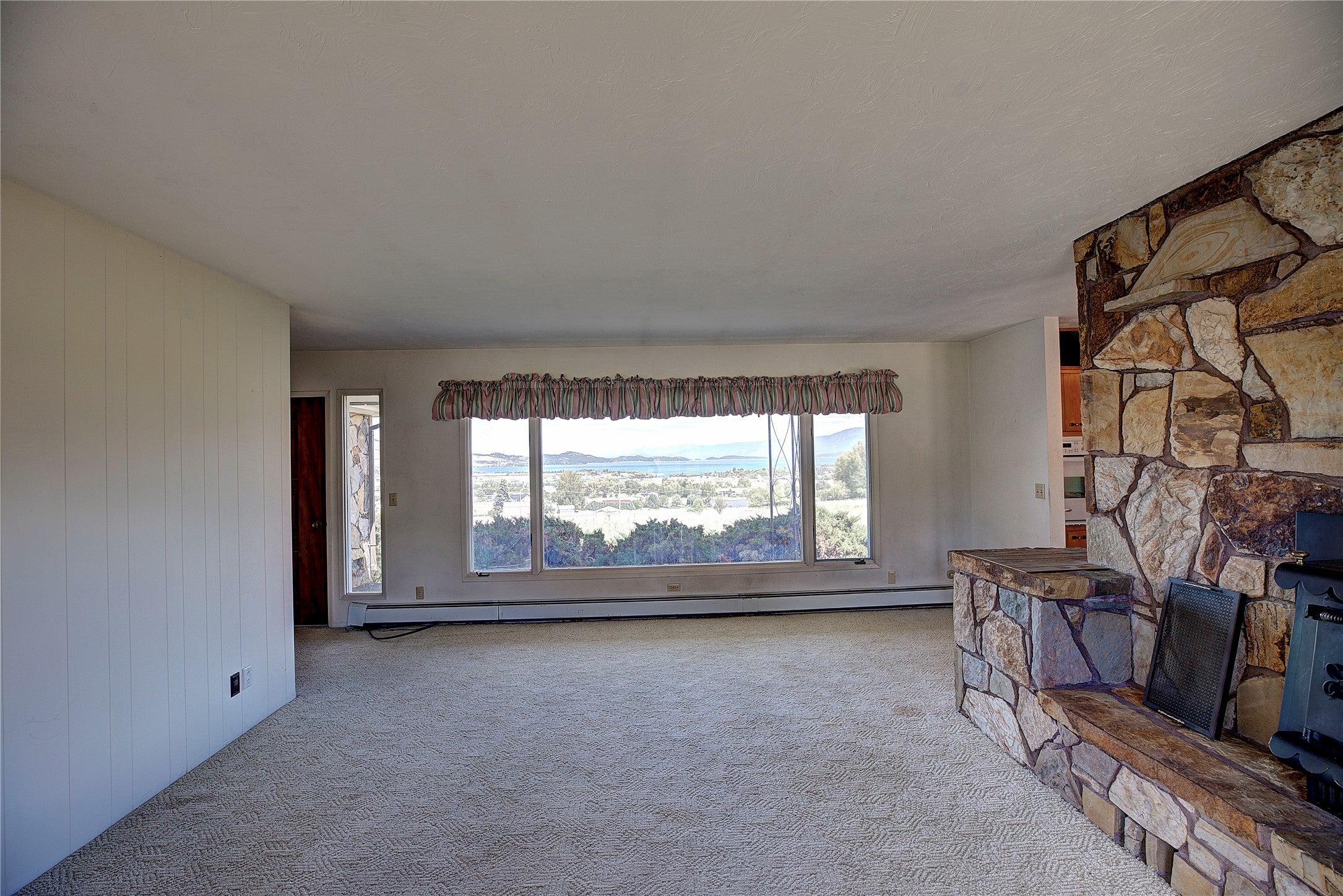 Polson, Montana, 59860, United States, 3 Bedrooms Bedrooms, ,2 BathroomsBathrooms,Residential,For Sale,1827901