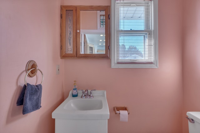 Totowa, New Jersey, 07512, United States, 3 Bedrooms Bedrooms, ,2 BathroomsBathrooms,Residential,For Sale,1984050