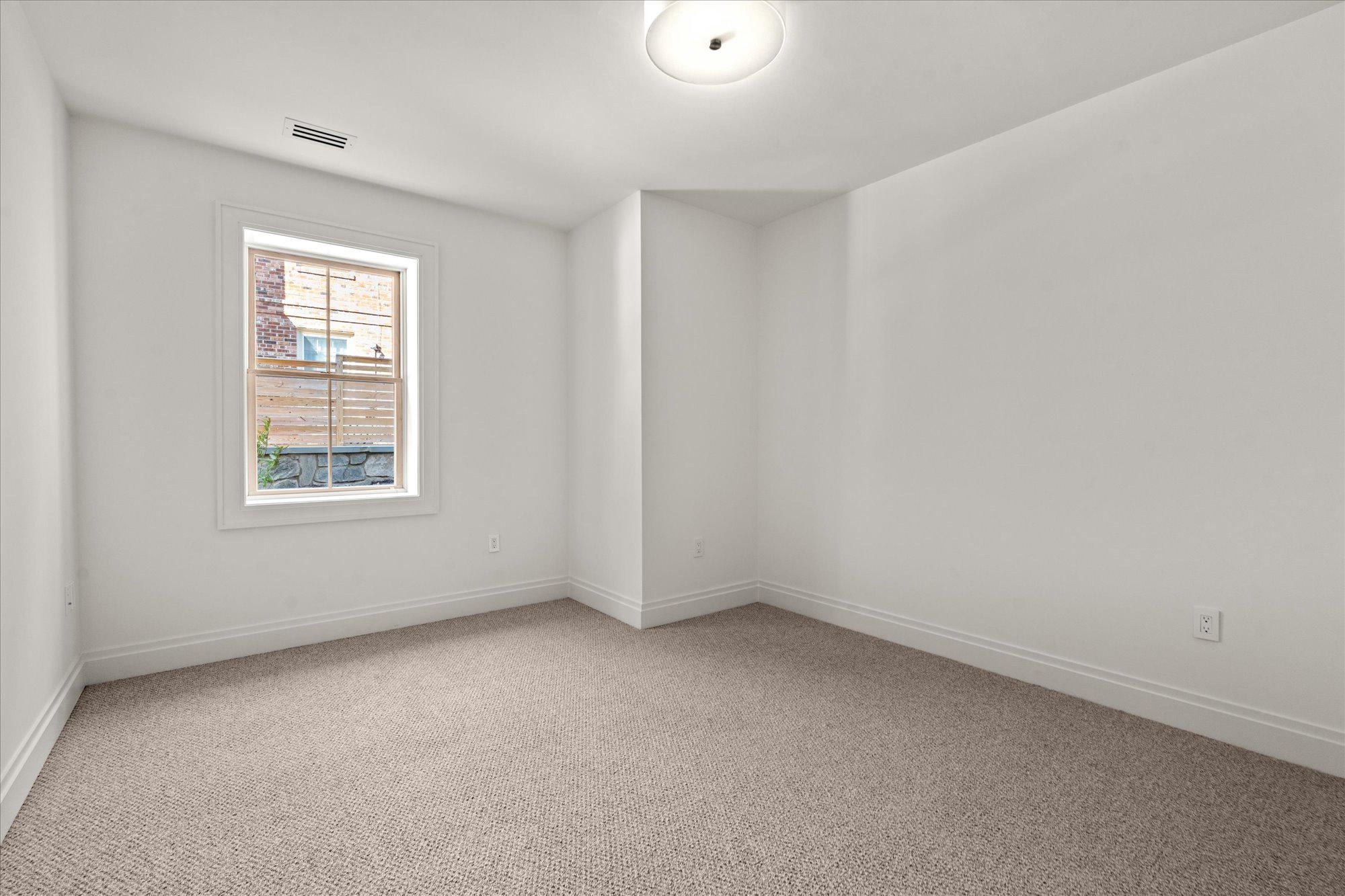  5022 Cathedral Avenue NW, Washington, DC, 20016 - 物件實景