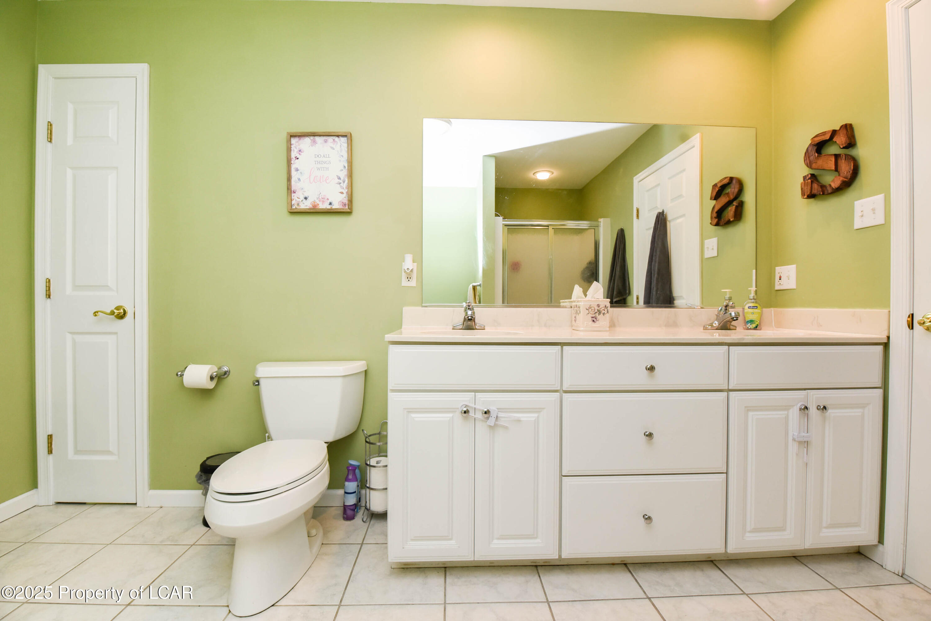 Dallas, Pennsylvania, 18612, United States, 4 Bedrooms Bedrooms, ,3 BathroomsBathrooms,Residential,For Sale,2005553