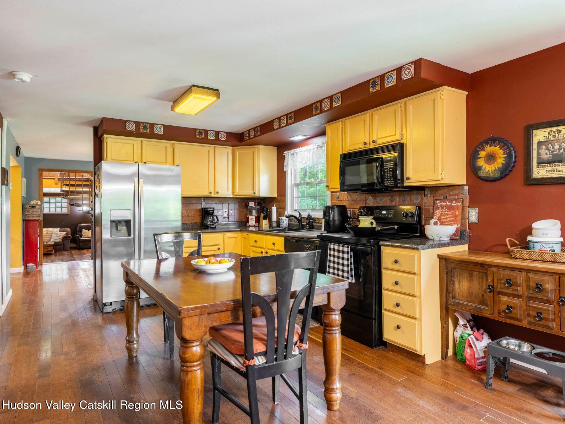 New Paltz, New York, 12561, United States, 4 Bedrooms Bedrooms, ,3 BathroomsBathrooms,Residential,For Sale,1849625