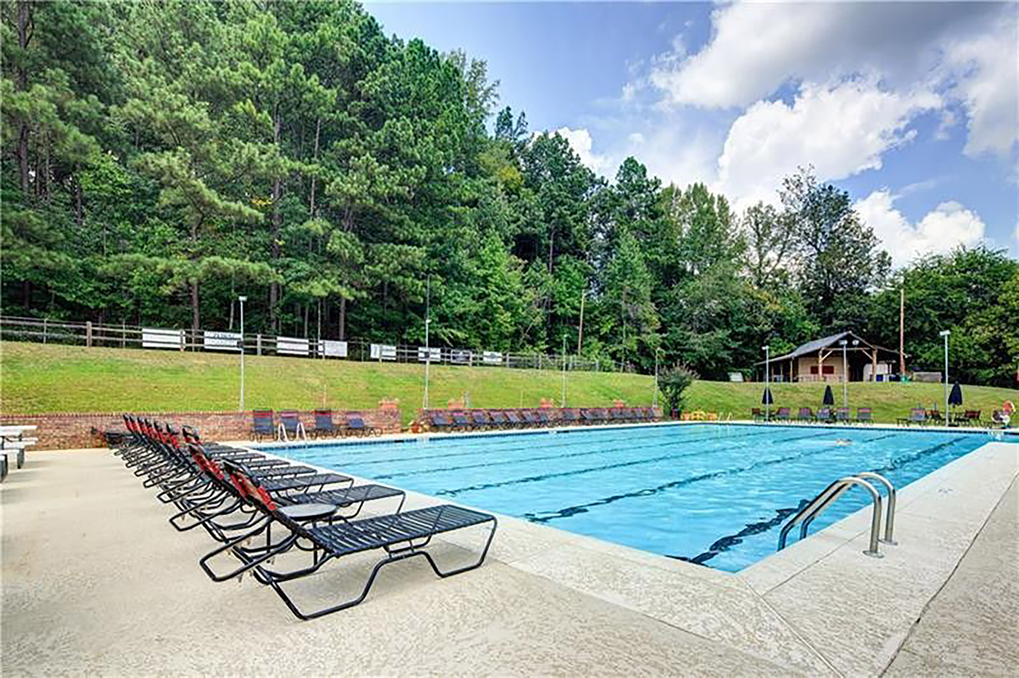  Thoughtfully Expanded and Updated Dunwoody Home on Wooded 0.82+/- Acre Lot - 物件實景