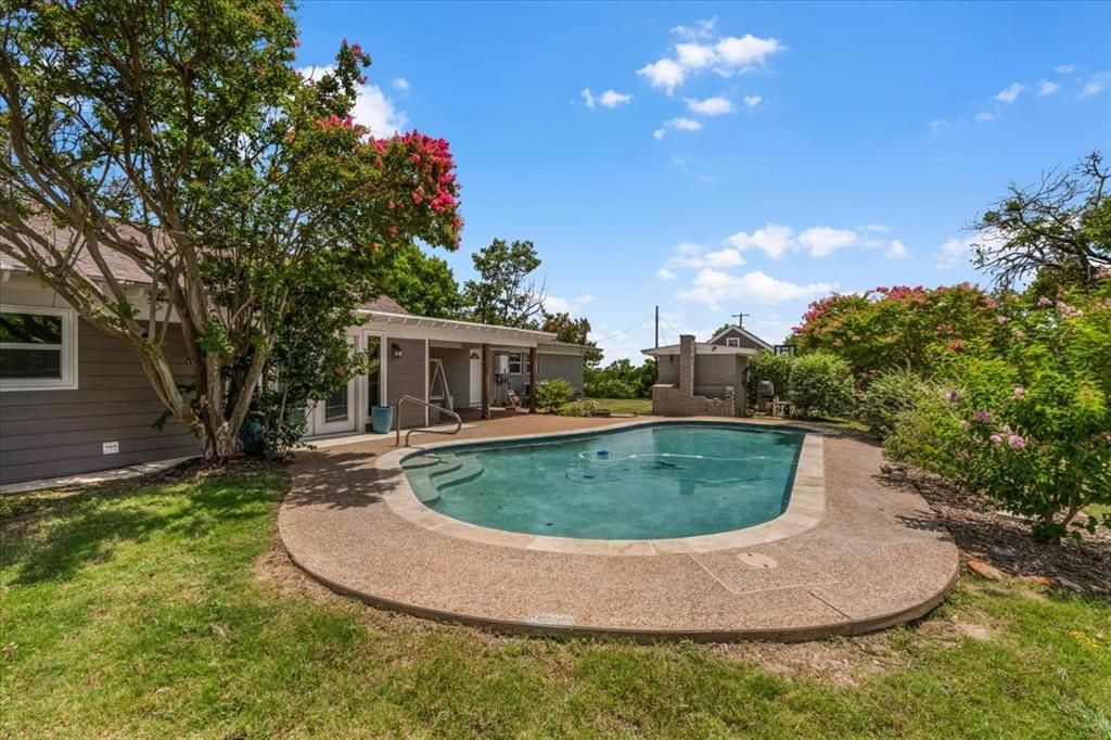 Weatherford, Texas, 76086, United States, 4 Bedrooms Bedrooms, ,3 BathroomsBathrooms,Residential,For Sale,1944820
