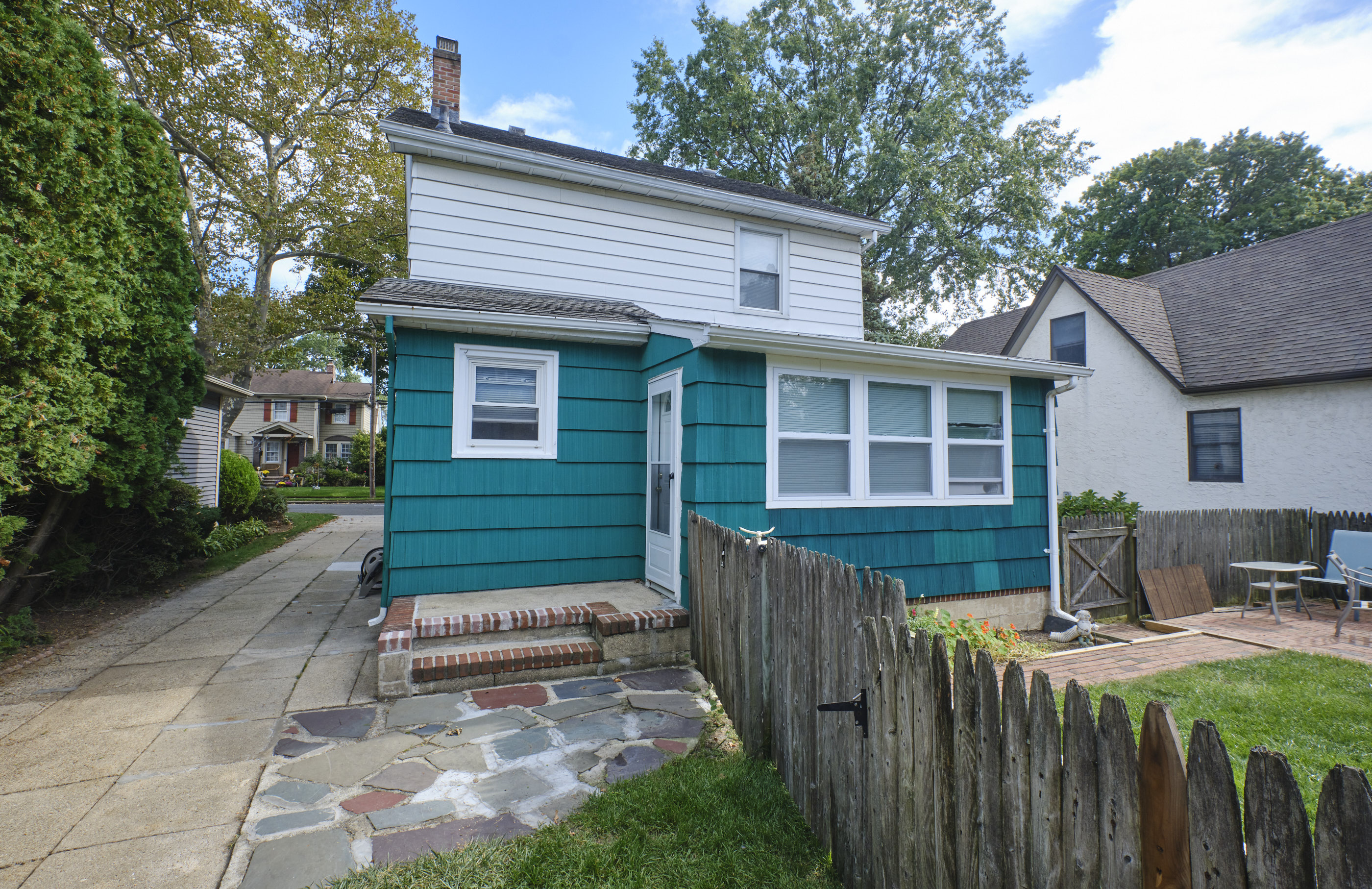 Floral Park, New York, 11001, United States, 3 Bedrooms Bedrooms, ,2 BathroomsBathrooms,Residential,For Sale,1974031