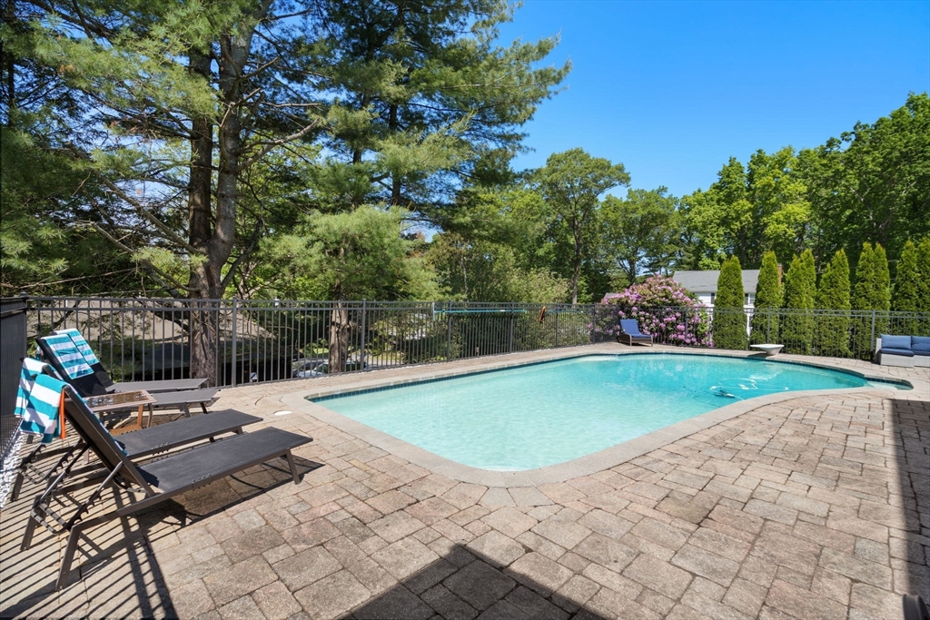 Framingham, Massachusetts, 01701, United States, 4 Bedrooms Bedrooms, ,3 BathroomsBathrooms,Residential,For Sale,1837542