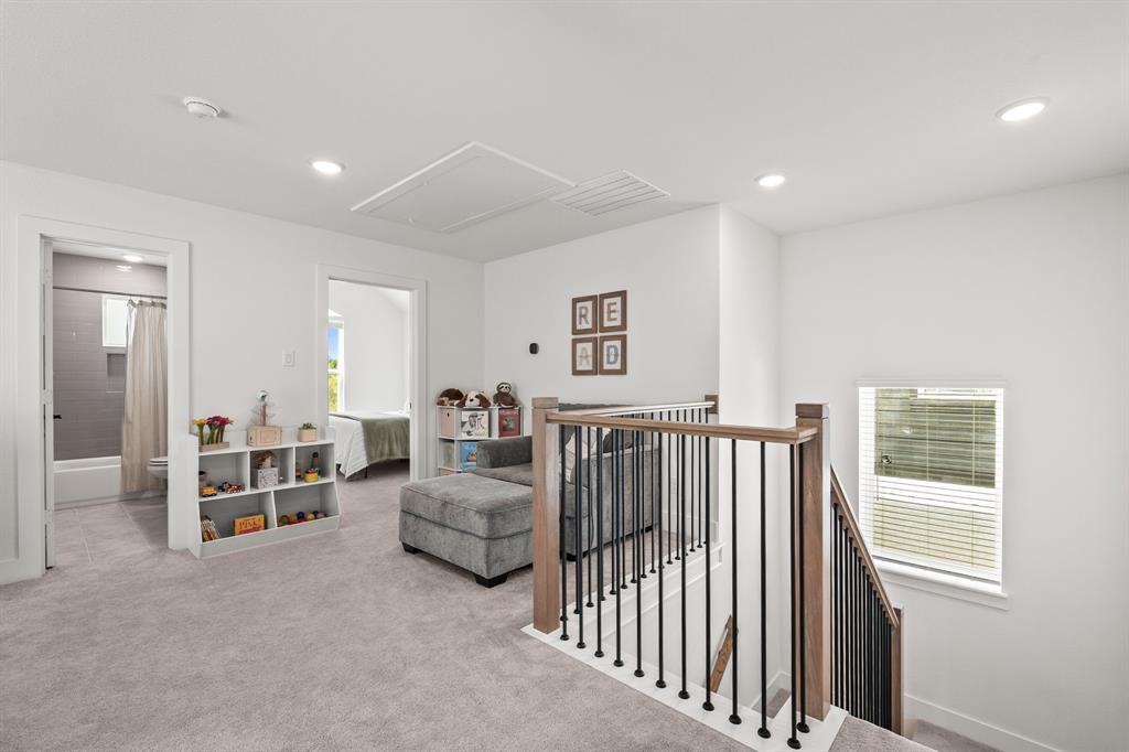 Rowlett, Texas, 75089, United States, 4 Bedrooms Bedrooms, ,3 BathroomsBathrooms,Residential,For Sale,1971322