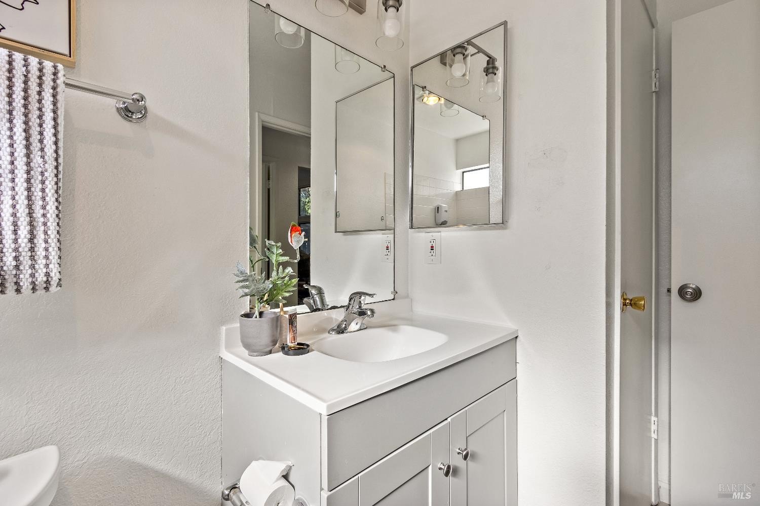 Hercules, California, 94547, United States, 2 Bedrooms Bedrooms, ,2 BathroomsBathrooms,Residential,For Sale,1988230