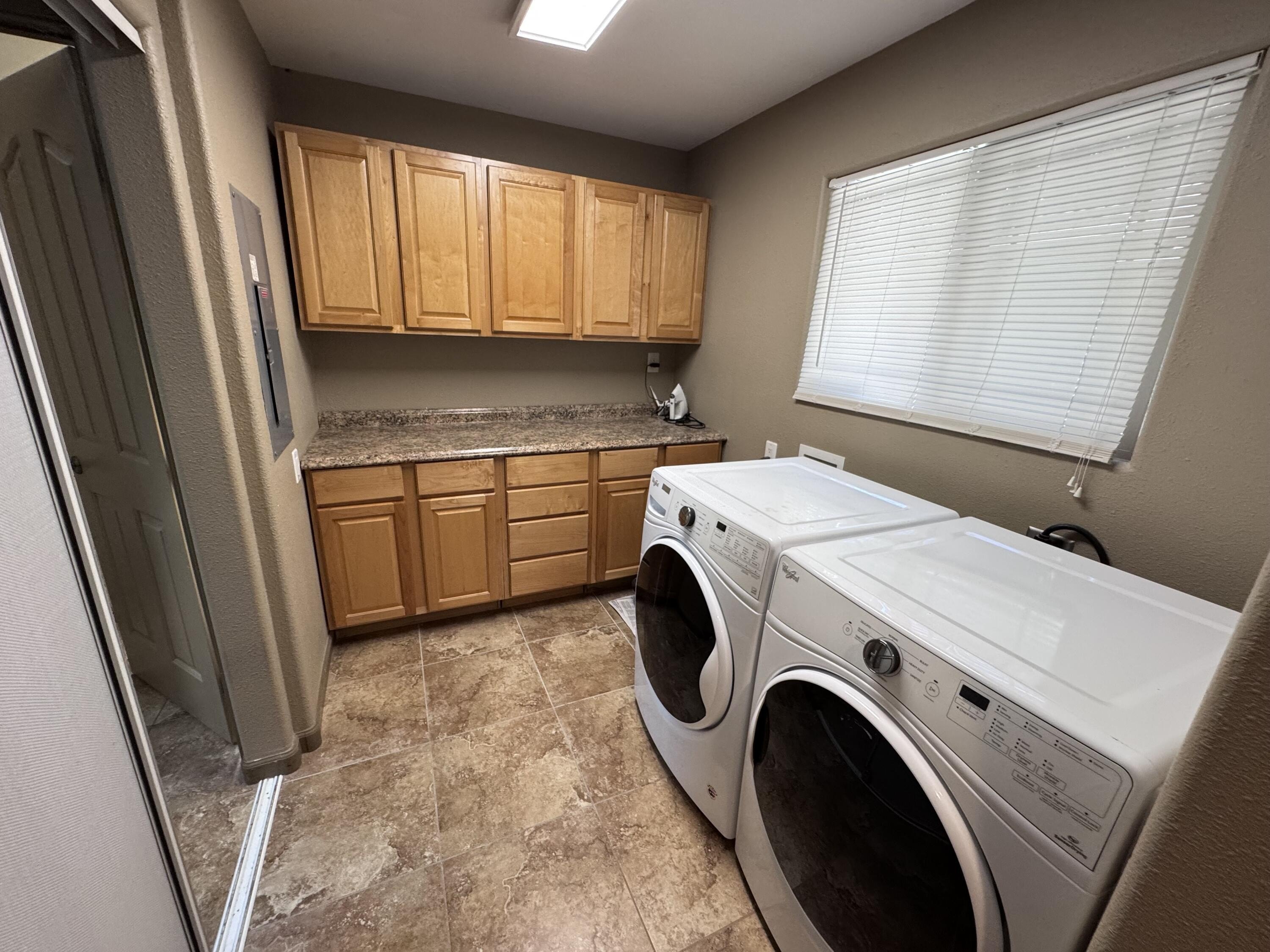 Rogue River, Oregon, 97537, United States, 3 Bedrooms Bedrooms, ,4 BathroomsBathrooms,Residential,For Sale,1982617