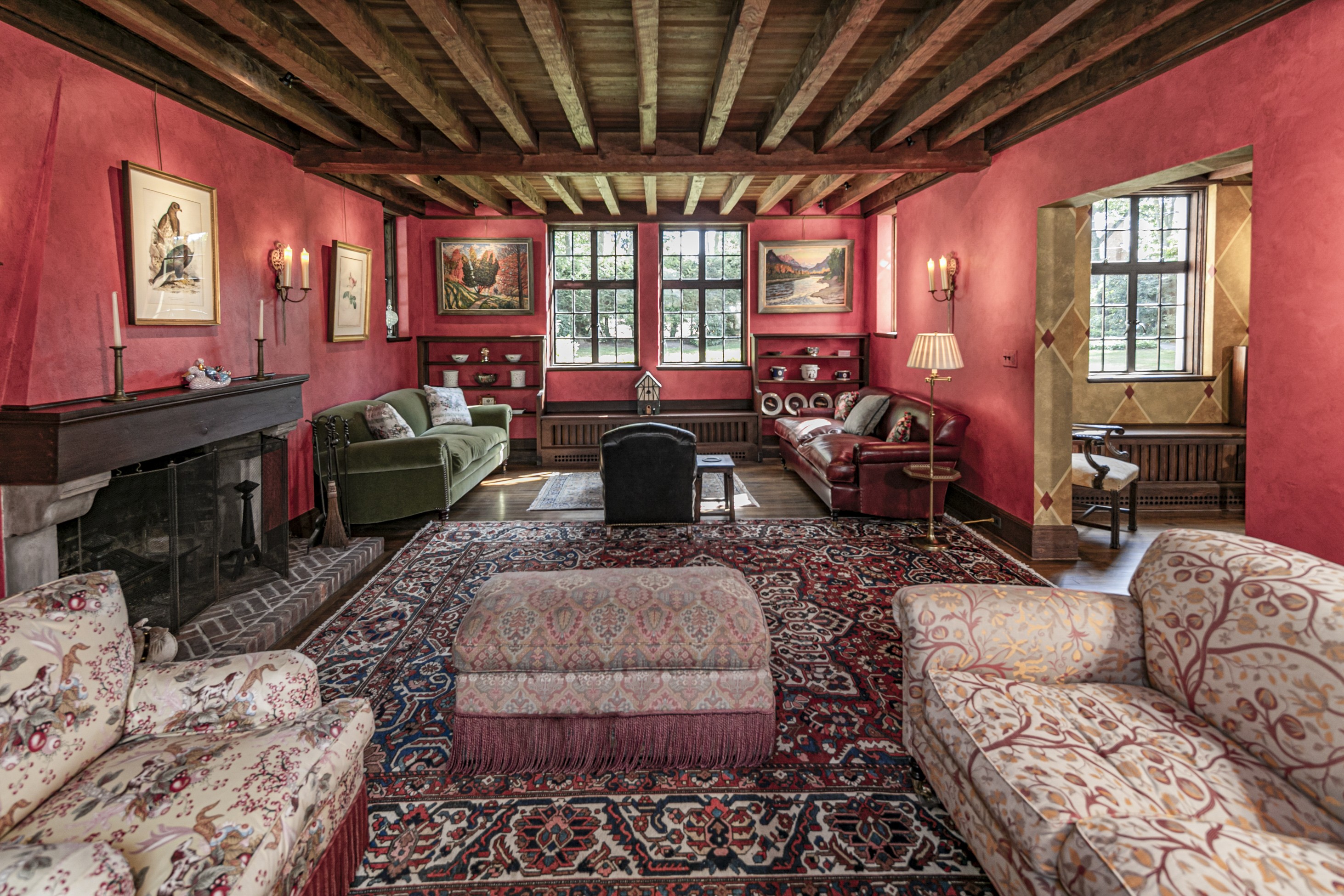  Modernized Tudor on a Magnificent Oversized Lot - 物件實景