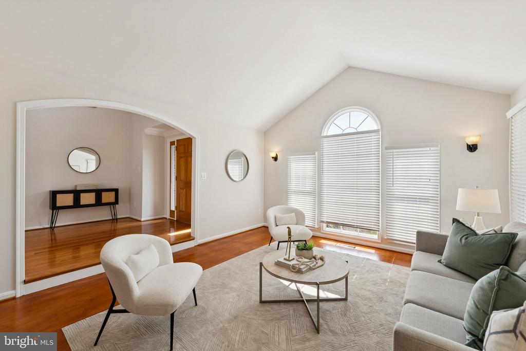 Fairfax Station, Virginia, 22039, United States, 5 Bedrooms Bedrooms, ,4 BathroomsBathrooms,Residential,For Sale,1887245