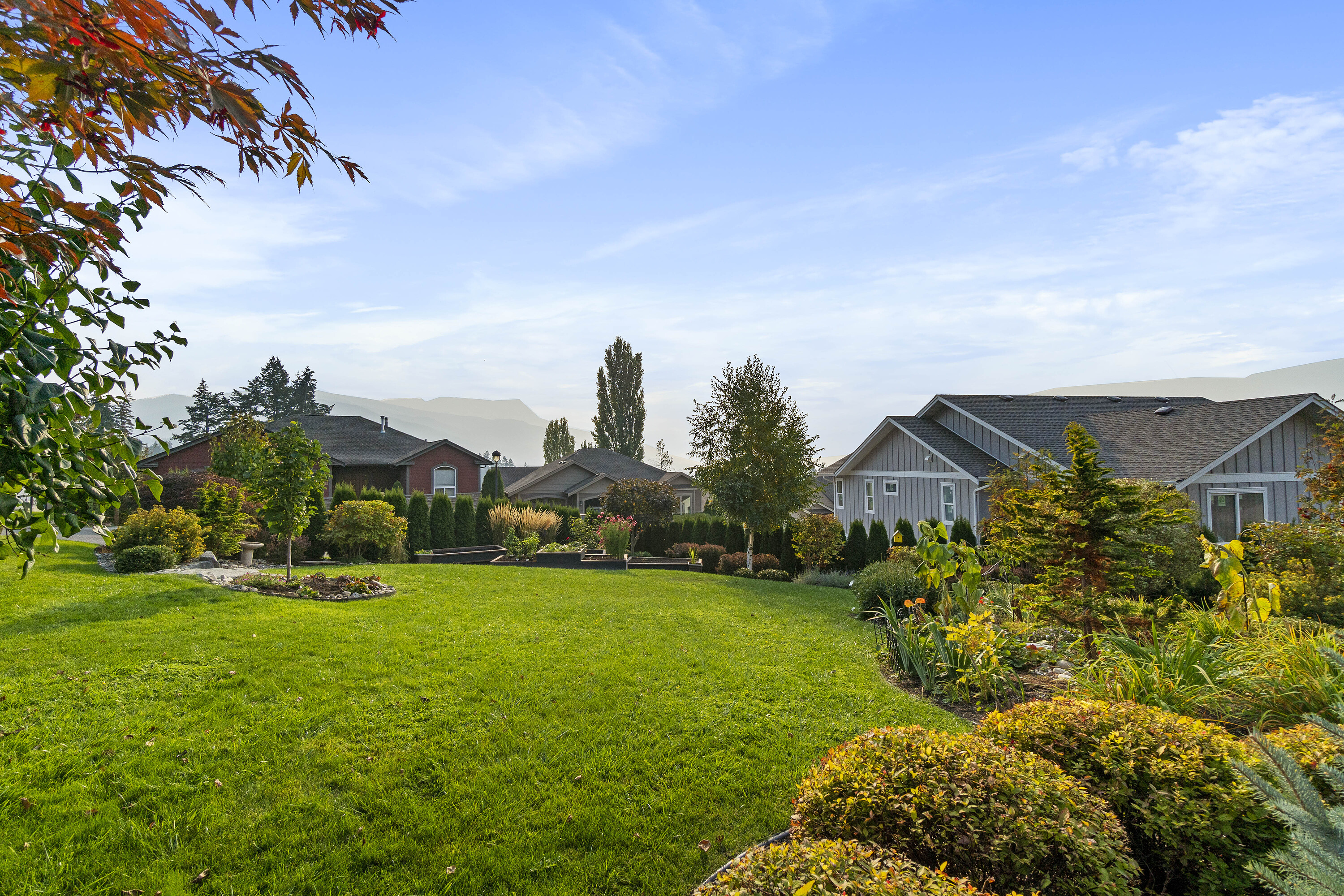  Landscaped Lakeview Lot - 物件實景