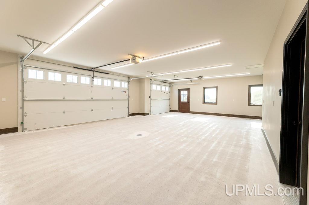 Houghton, Michigan, 49931, United States, 3 Bedrooms Bedrooms, ,3 BathroomsBathrooms,Residential,For Sale,1826025