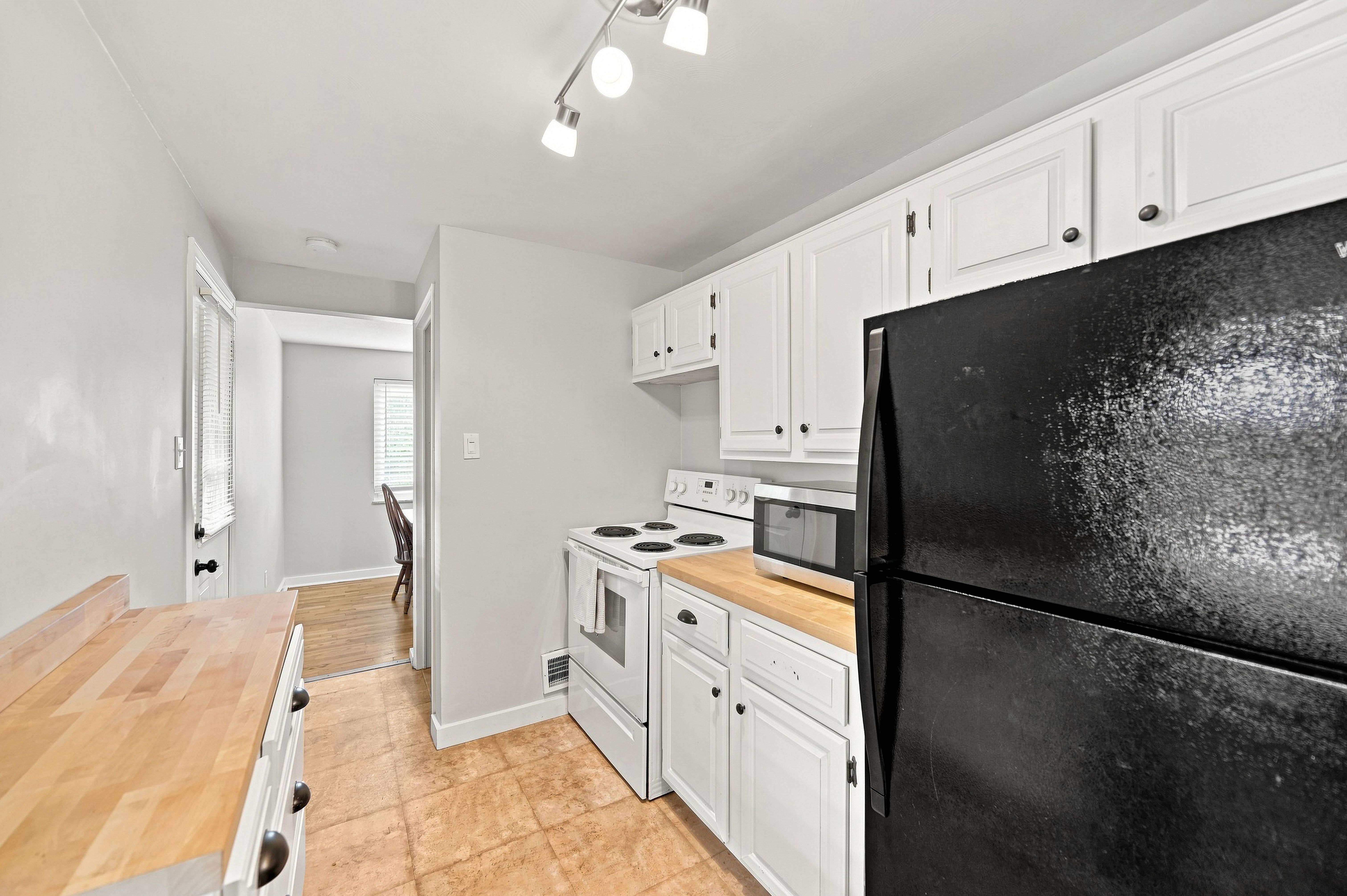  501 Sunnyland Avenue, Pittsburgh, PA 15227 - 物件實景