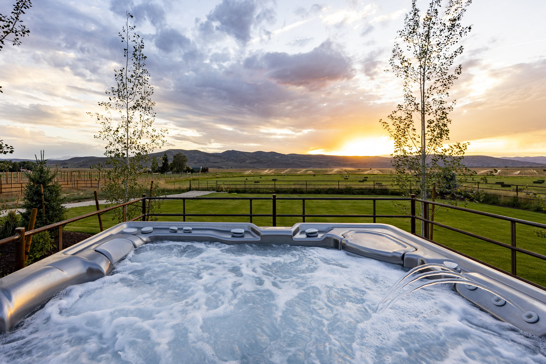  Rural Chic Farmhouse with Expansive Views and Seclusion - 物件實景