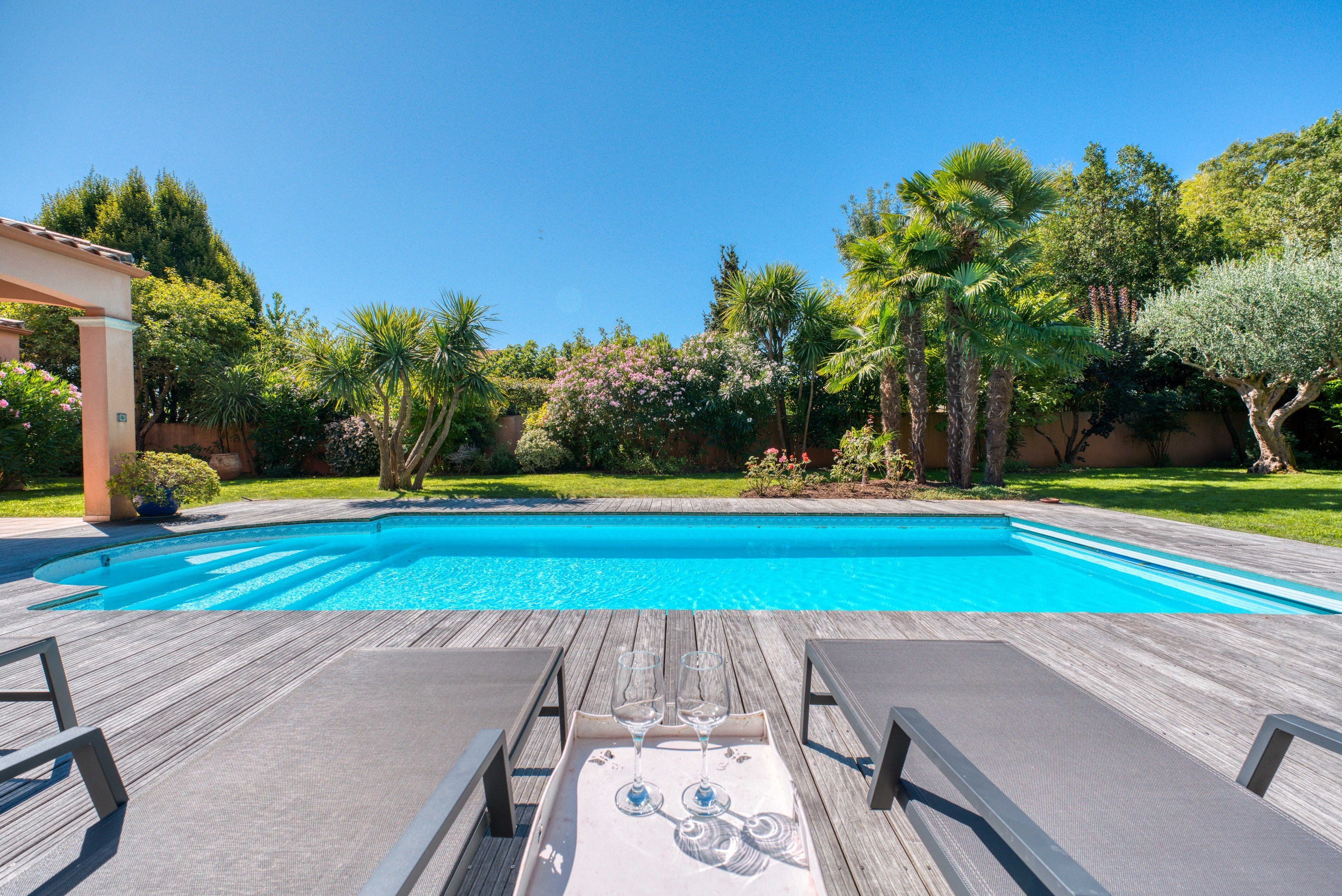  Exceptional Contemporary Villa with Pool and Premium Features - 物件實景