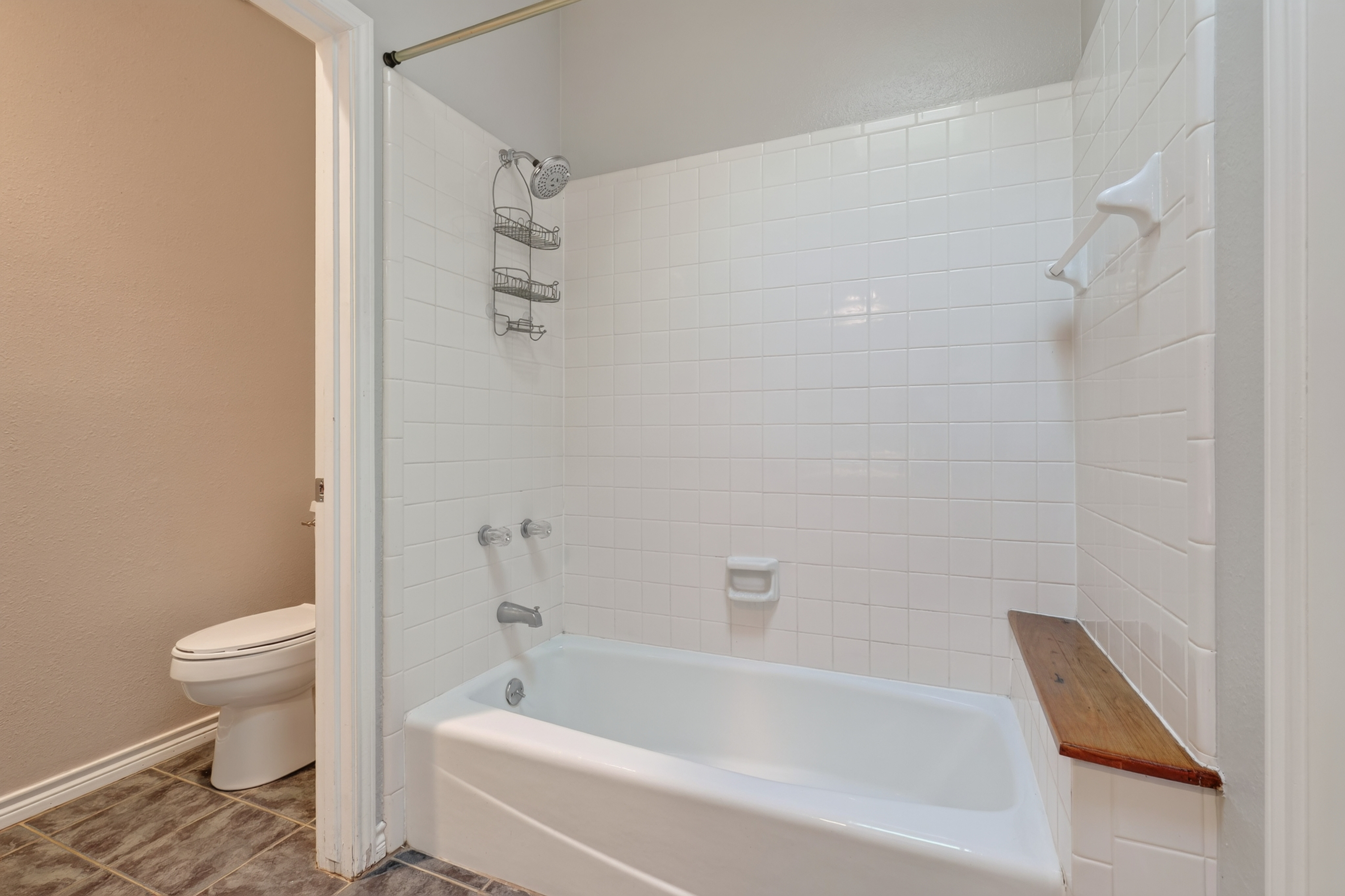  Desirable One-Level Condo with Pool Views - 物件實景