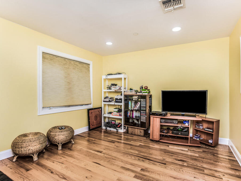 Scarsdale, New York, 10583, United States, 5 Bedrooms Bedrooms, ,6 BathroomsBathrooms,Residential,For Sale,1974207