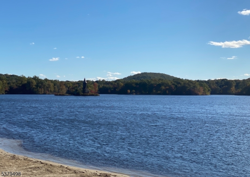 Kinnelon Boro, New Jersey, 07405, United States, 4 Bedrooms Bedrooms, ,5 BathroomsBathrooms,Residential,For Sale,1932382