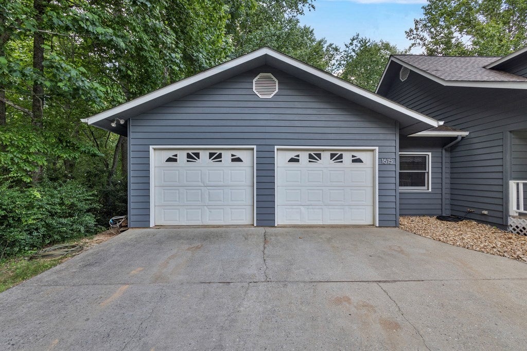 Hayesville, North Carolina, 28904, United States, 4 Bedrooms Bedrooms, ,2 BathroomsBathrooms,Residential,For Sale,1871296