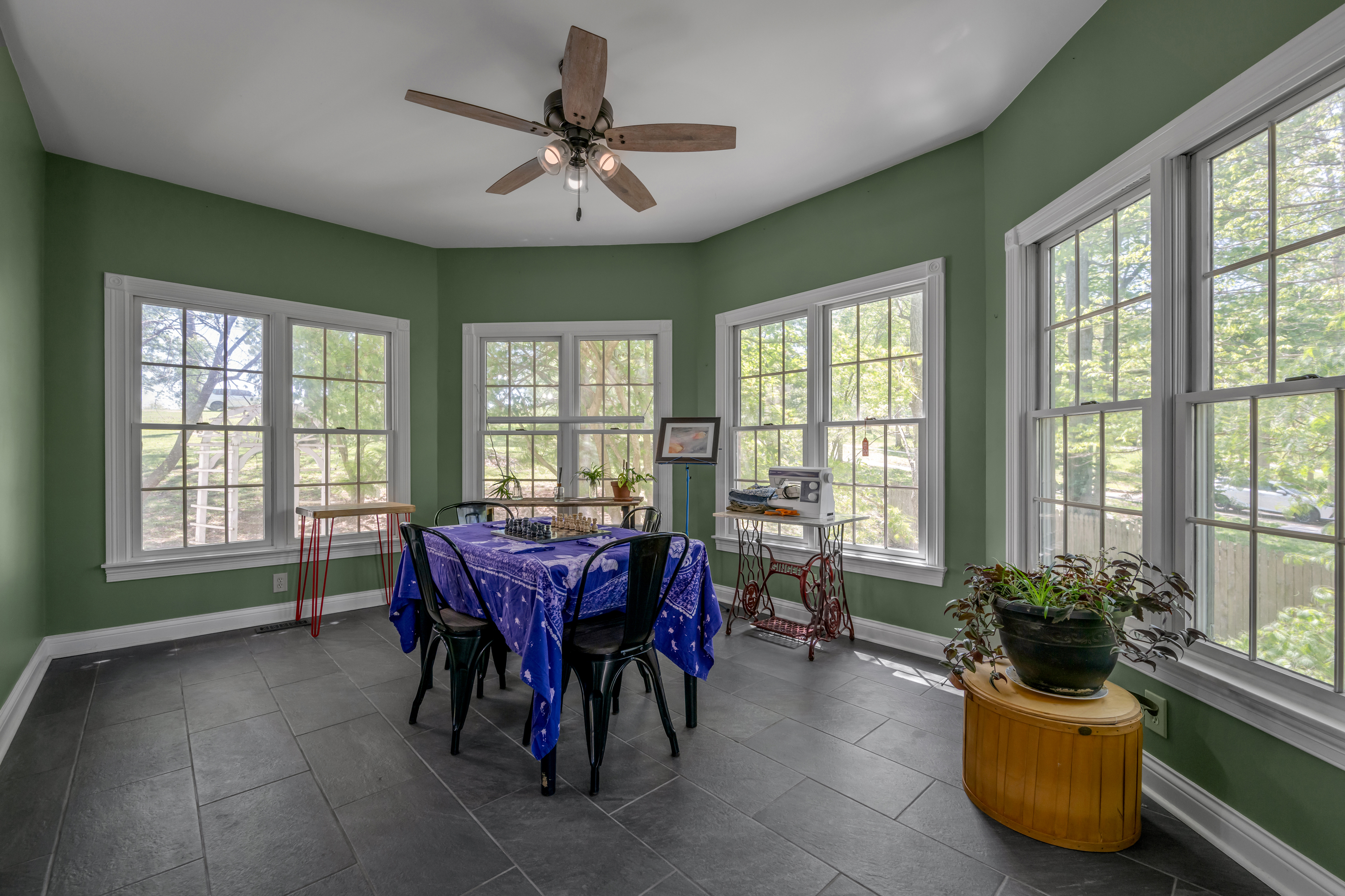  186 Hunter Drive - 物件實景