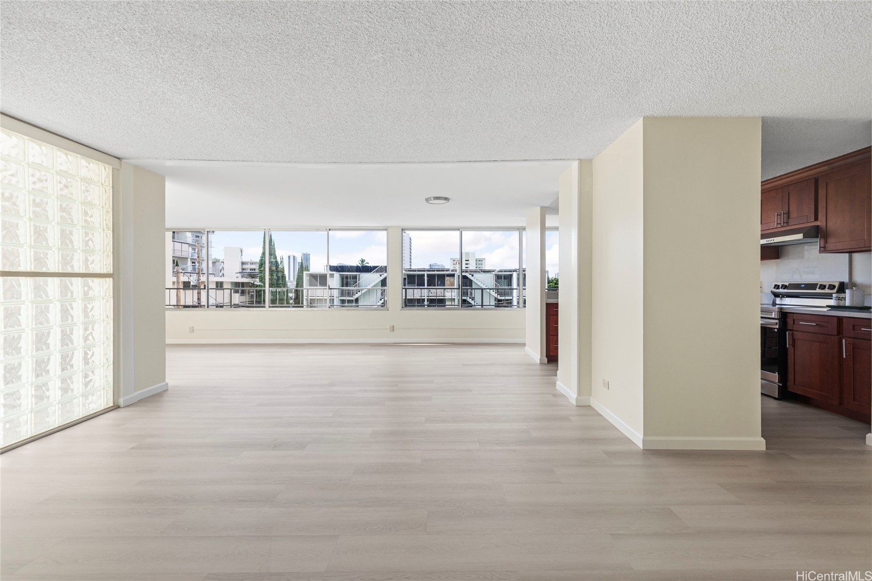 Honolulu, Hawaii, 96822, United States, 2 Bedrooms Bedrooms, ,2 BathroomsBathrooms,Residential,For Sale,1991493