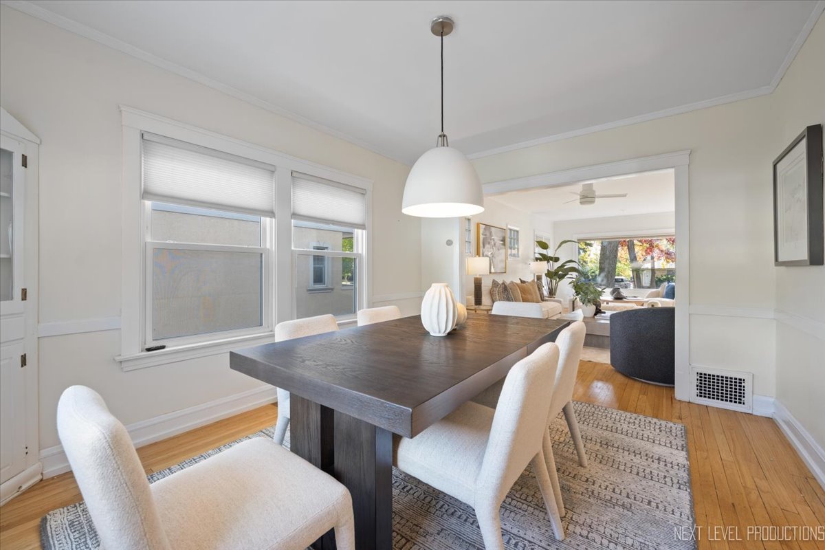 Riverside, Illinois, 60546, United States, 3 Bedrooms Bedrooms, ,3 BathroomsBathrooms,Residential,For Sale,1988558