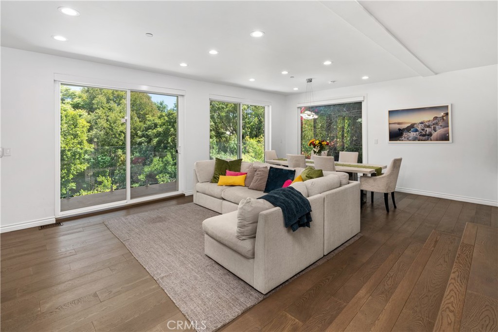 Los Angeles, California, 90046, United States, 3 Bedrooms Bedrooms, ,4 BathroomsBathrooms,Residential,For Sale,1817494