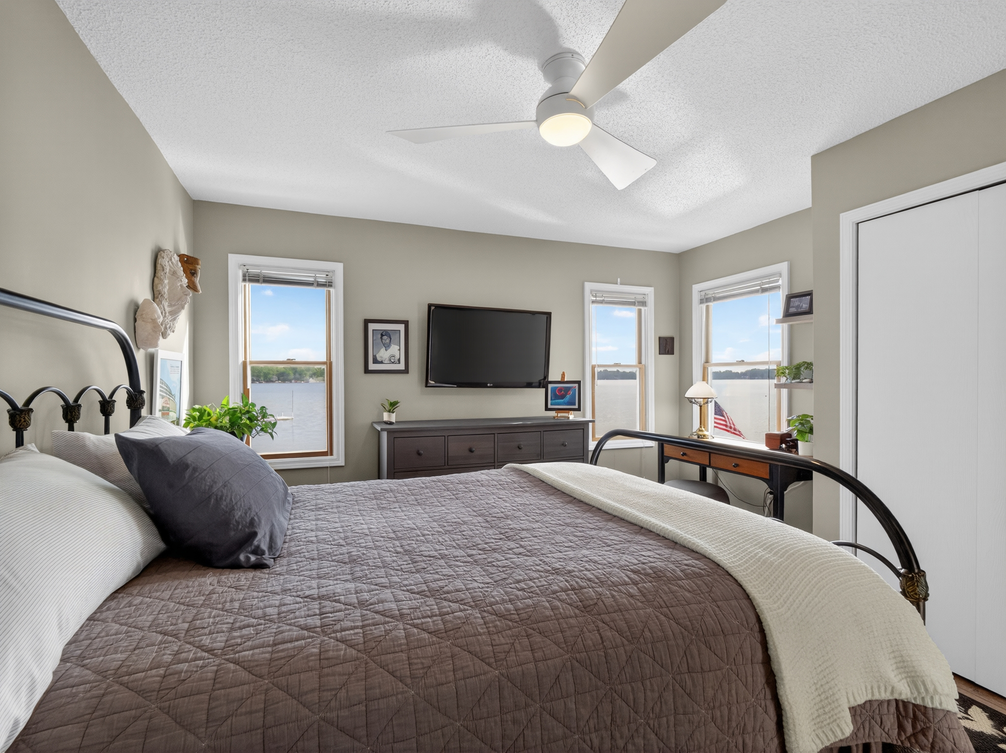  Beautifully Updated 2-Story Lakefront Condo - 物件實景