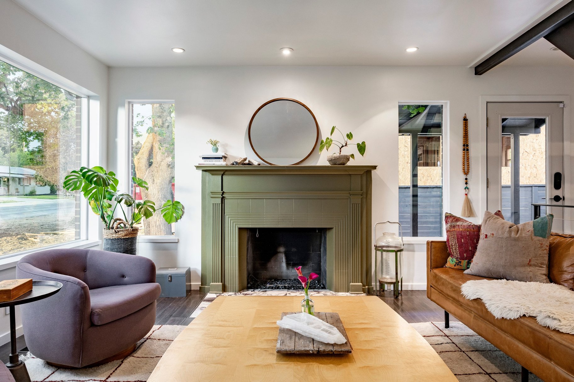  Spacious Millcreek Bungalow with Expansive Backyard & 2-Car Garage - 物件實景