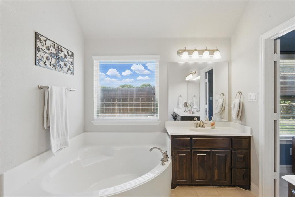 Weatherford, Texas, 76087, United States, 3 Bedrooms Bedrooms, ,3 BathroomsBathrooms,Residential,For Sale,1929986