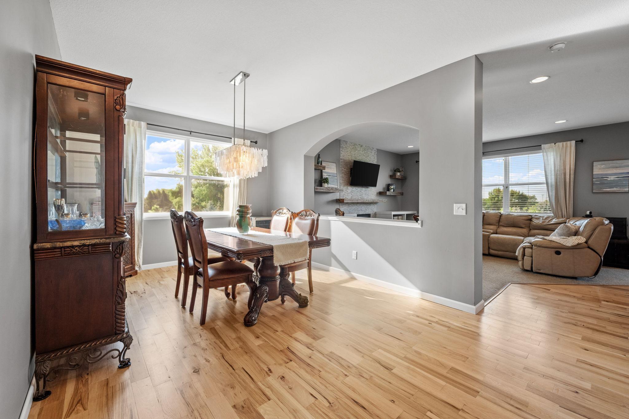 Lakeville, Minnesota, 55044, United States, 4 Bedrooms Bedrooms, ,3 BathroomsBathrooms,Residential,For Sale,1992013