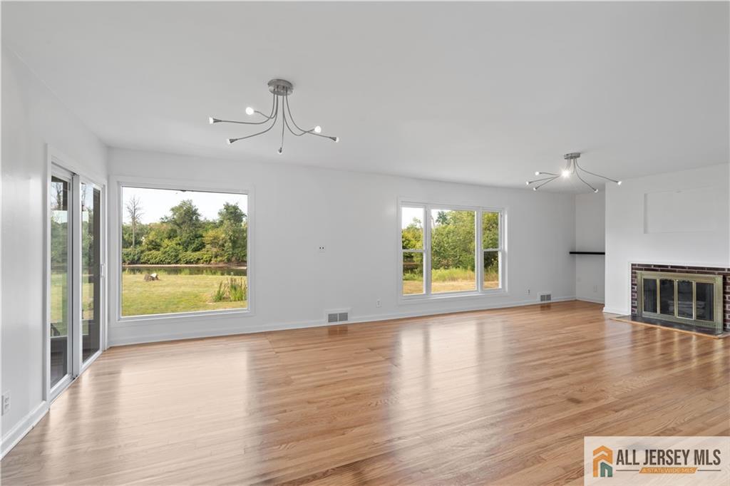 Piscataway, New Jersey, 08854, United States, 3 Bedrooms Bedrooms, ,2 BathroomsBathrooms,Residential,For Sale,1940160