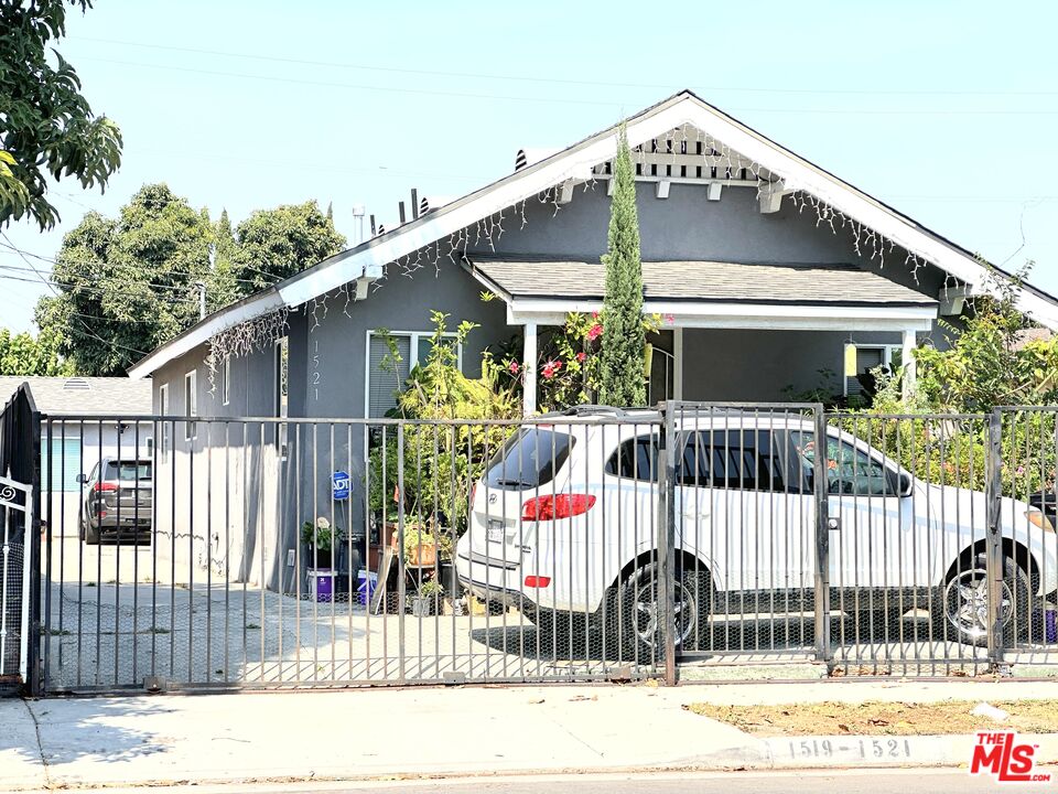 1519 E 89th St, Los Angeles, California, 90002, United States, 7 Bedrooms Bedrooms, ,Residential,For Sale,1519 E 89th St,1618665