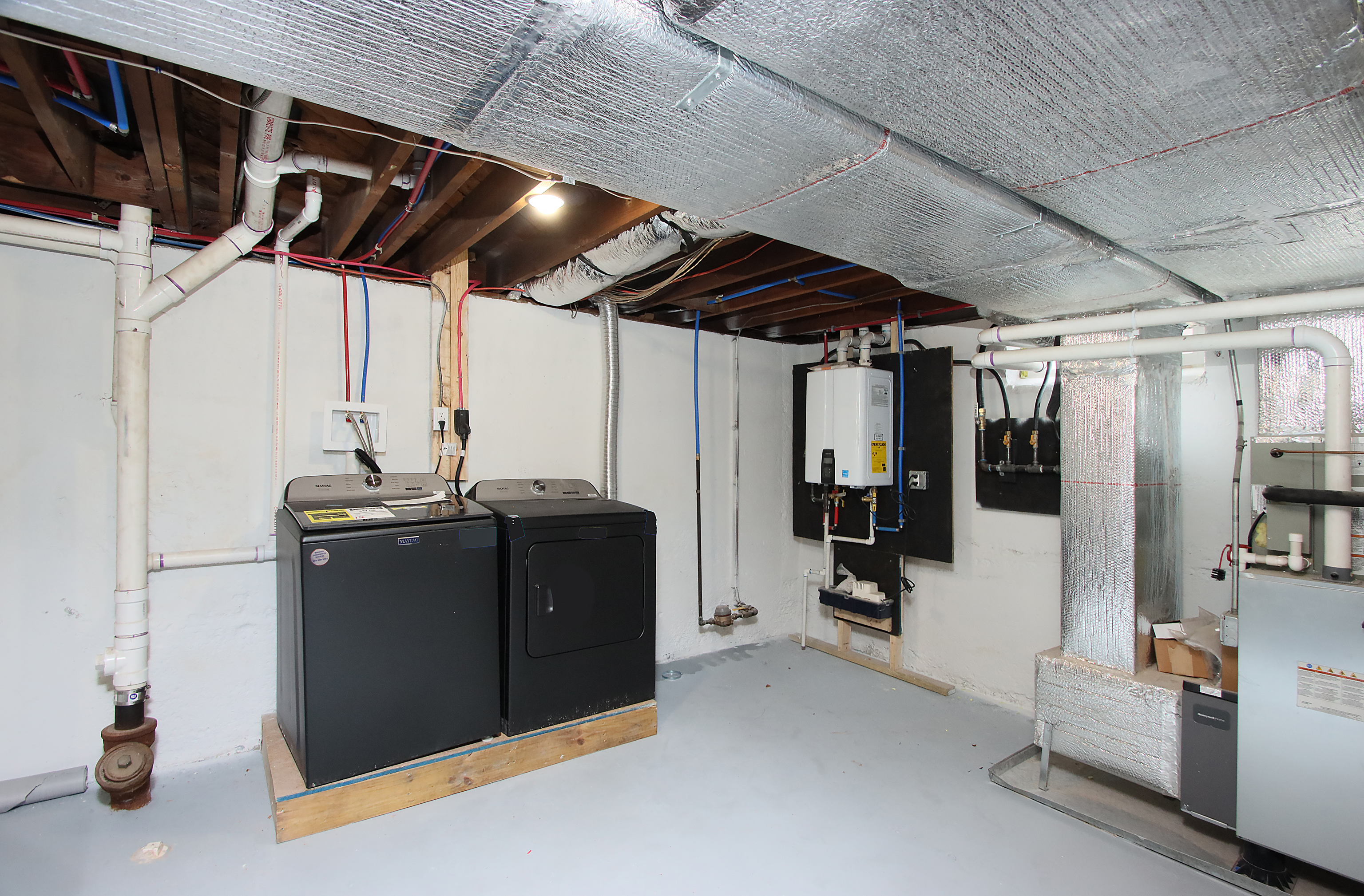 Milford, Connecticut, 06460, United States, 4 Bedrooms Bedrooms, ,2 BathroomsBathrooms,Residential,For Sale,1993433