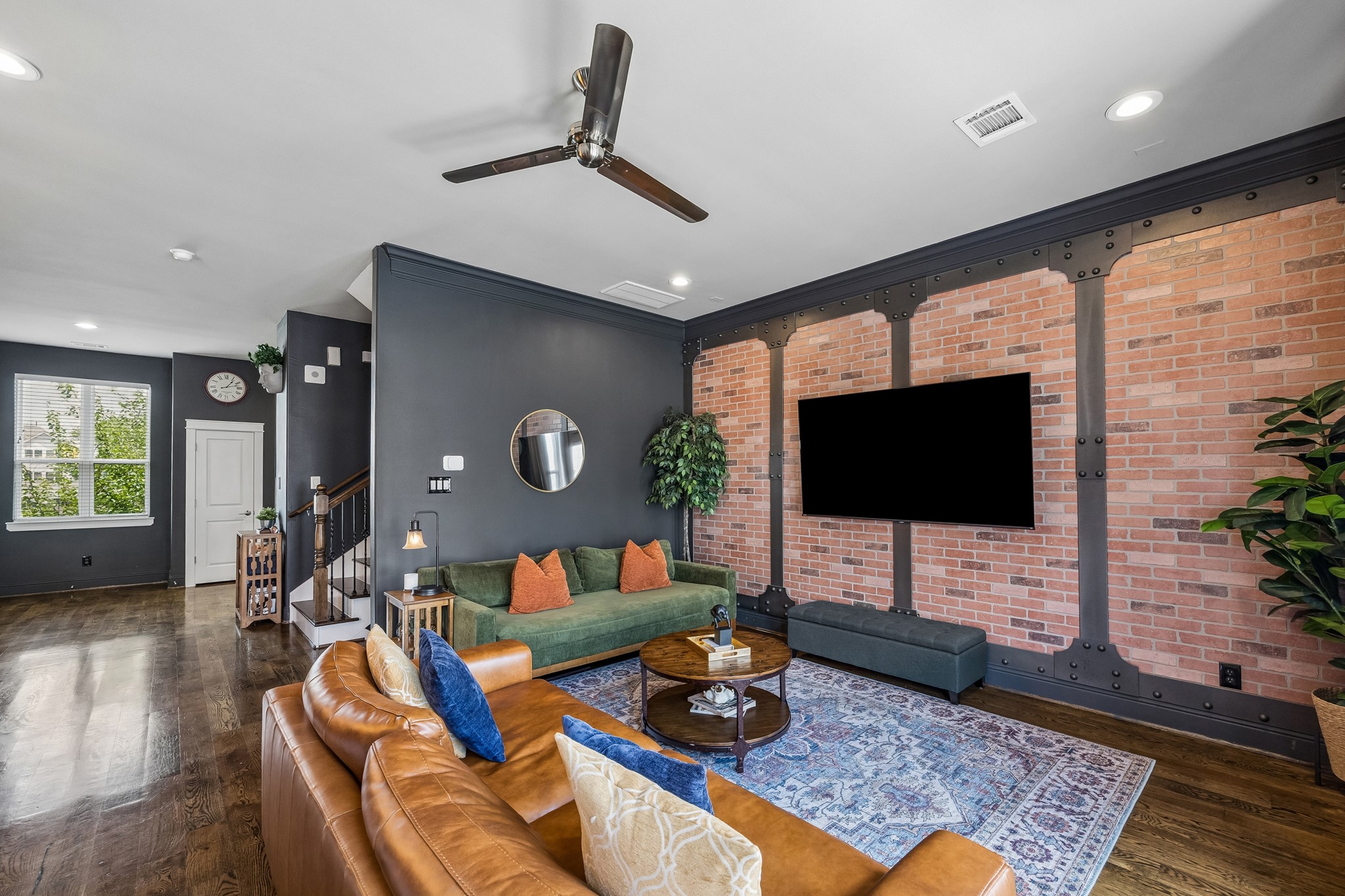  624 E 28th St - 物件實景