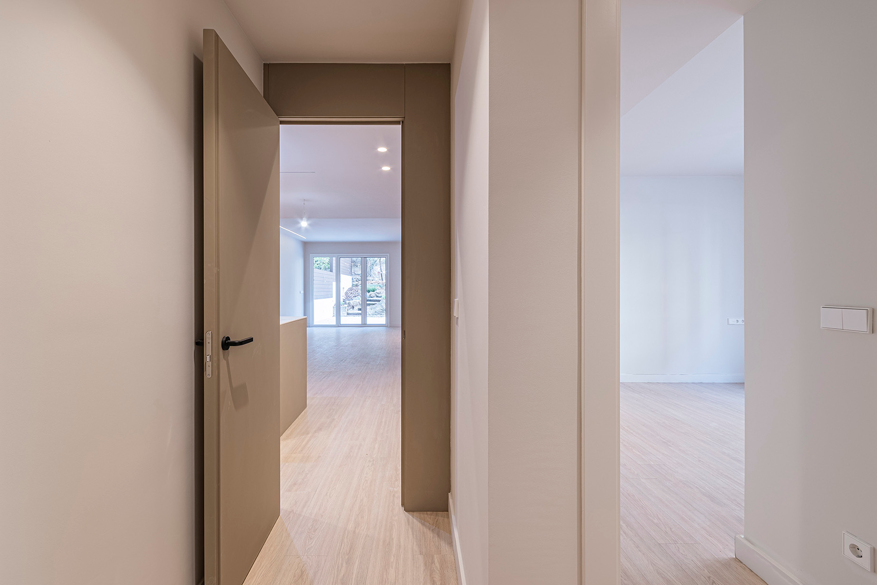  Fantastic renovated flat with large garden at the living room level - 物件實景