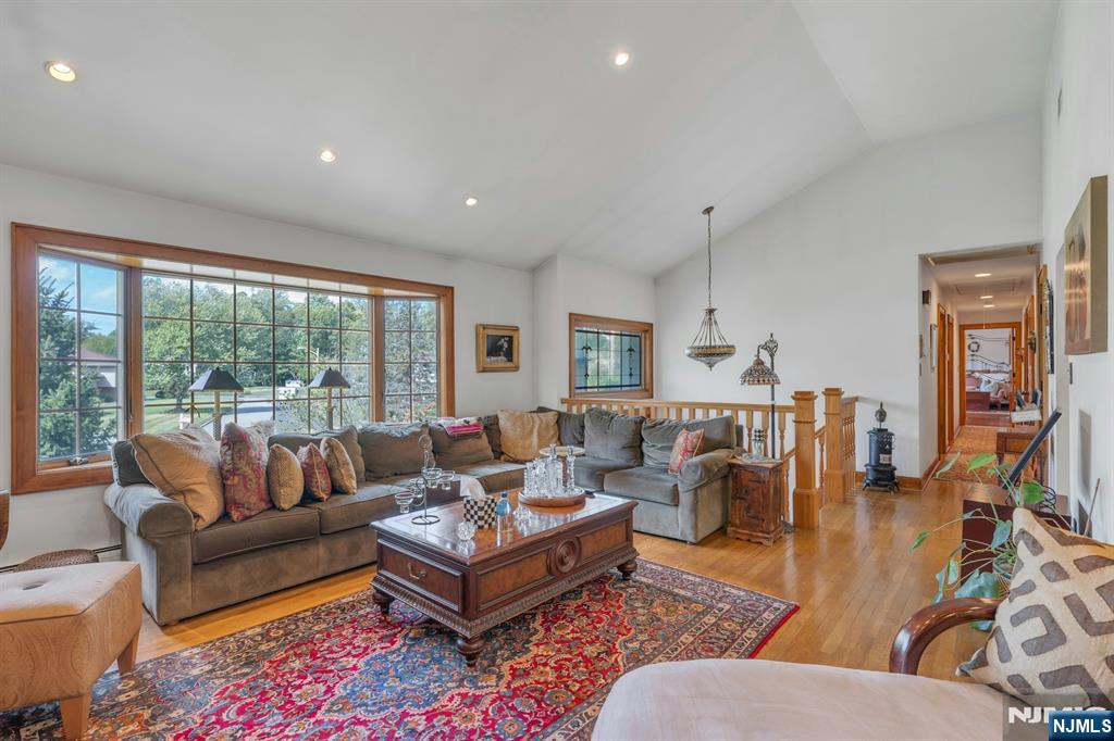 Montvale, New Jersey, 07645, United States, 6 Bedrooms Bedrooms, ,4 BathroomsBathrooms,Residential,For Sale,1950973