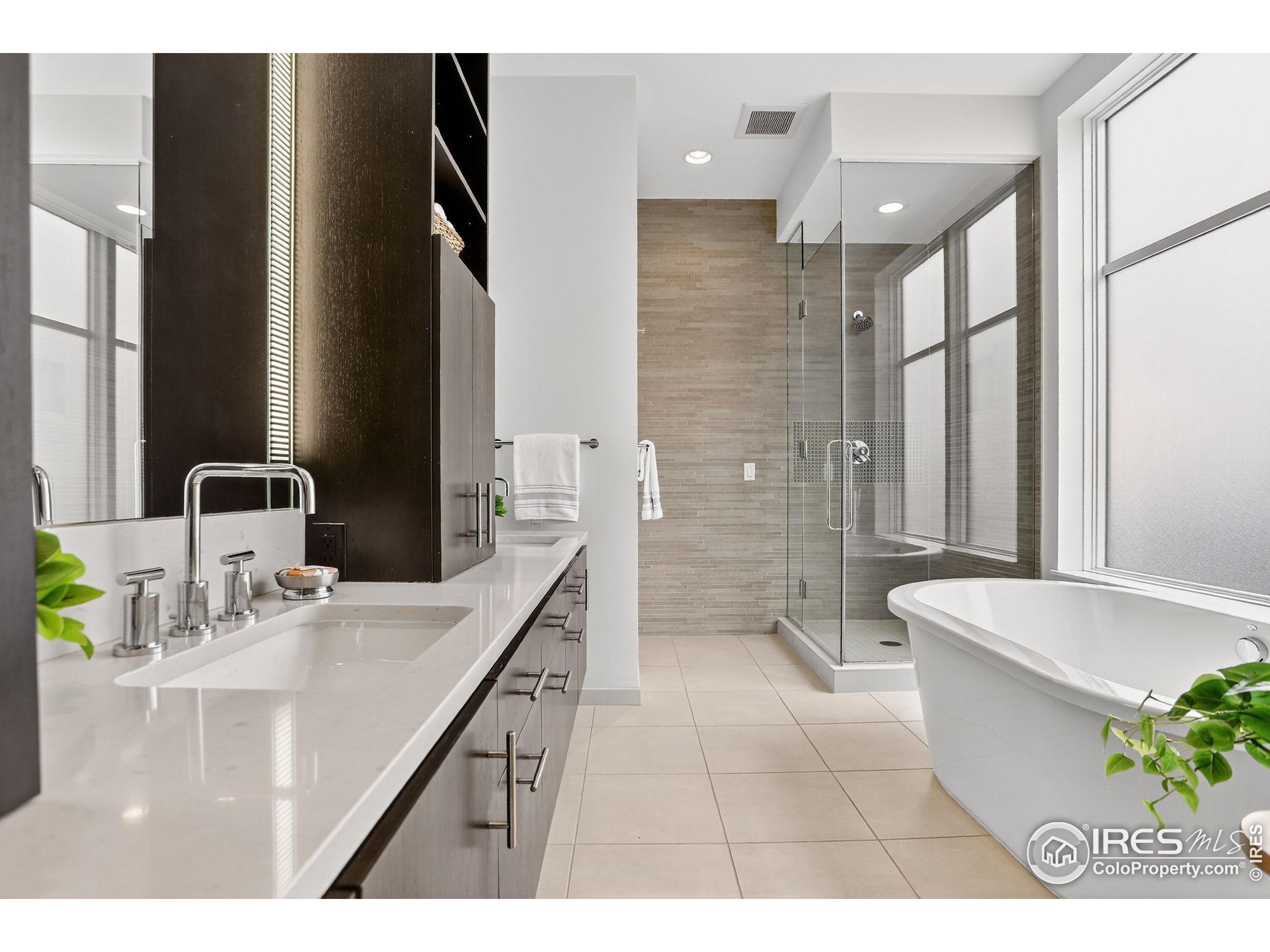 Boulder, Colorado, 80302, United States, 1 Bedroom Bedrooms, ,2 BathroomsBathrooms,Residential,For Sale,1942298