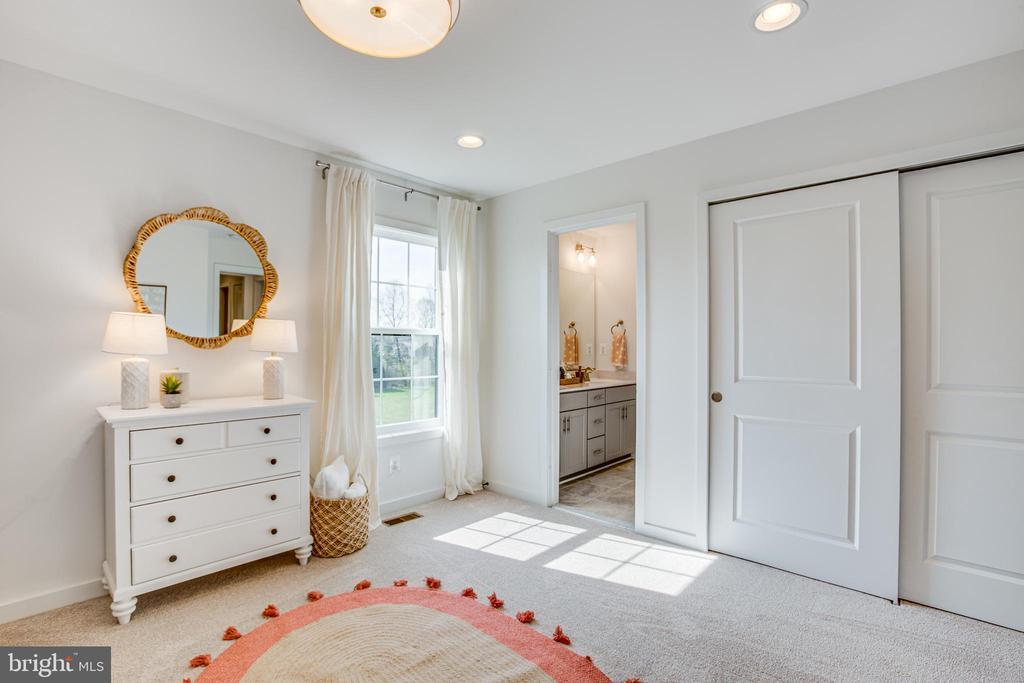 Fredericksburg, Virginia, 22406, United States, 4 Bedrooms Bedrooms, ,4 BathroomsBathrooms,Residential,For Sale,1849791