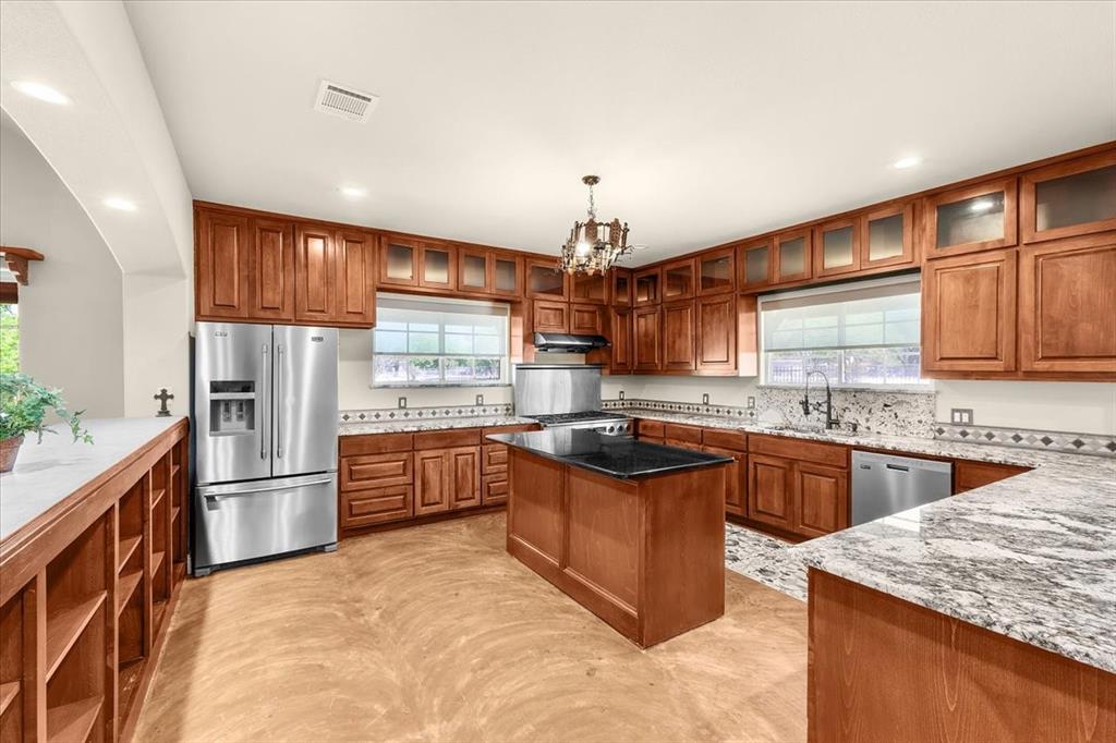 Weatherford, Texas, 76088, United States, 4 Bedrooms Bedrooms, ,3 BathroomsBathrooms,Residential,For Sale,1974322