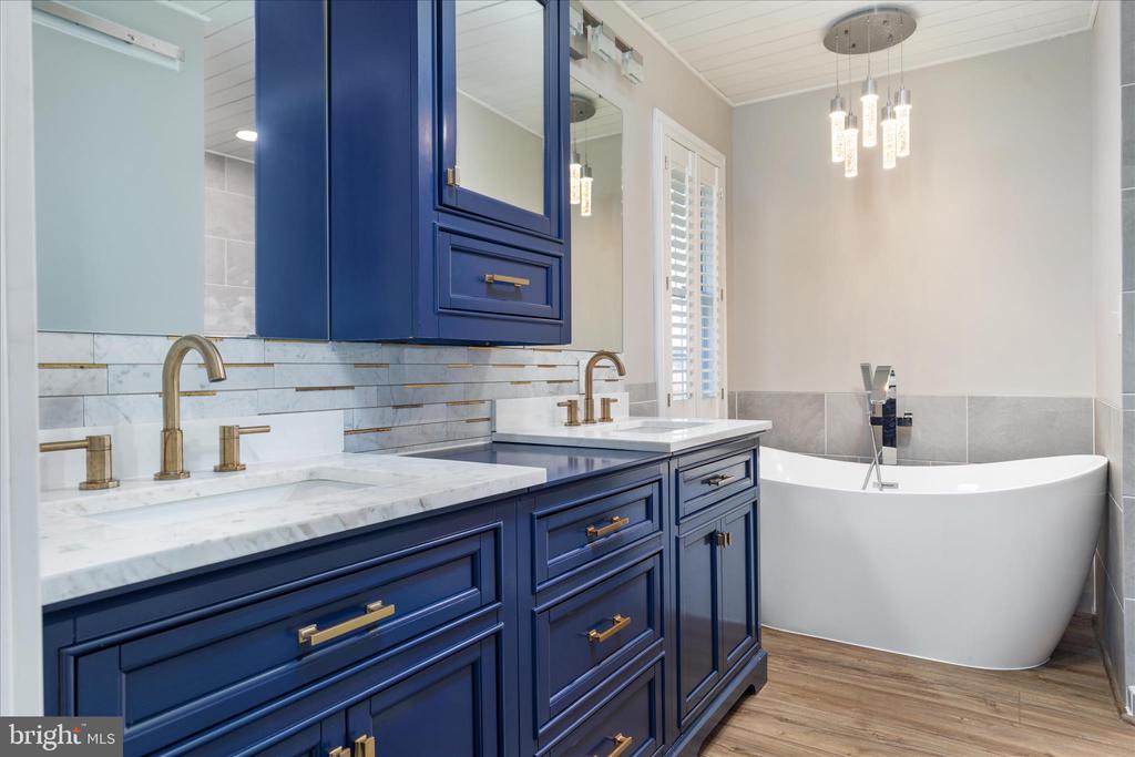 Winchester, Virginia, 22602, United States, 5 Bedrooms Bedrooms, ,5 BathroomsBathrooms,Residential,For Sale,2039774
