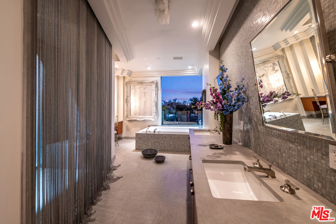Los Angeles, California, 90069, United States, 3 Bedrooms Bedrooms, ,6 BathroomsBathrooms,Residential,For Sale,1731707