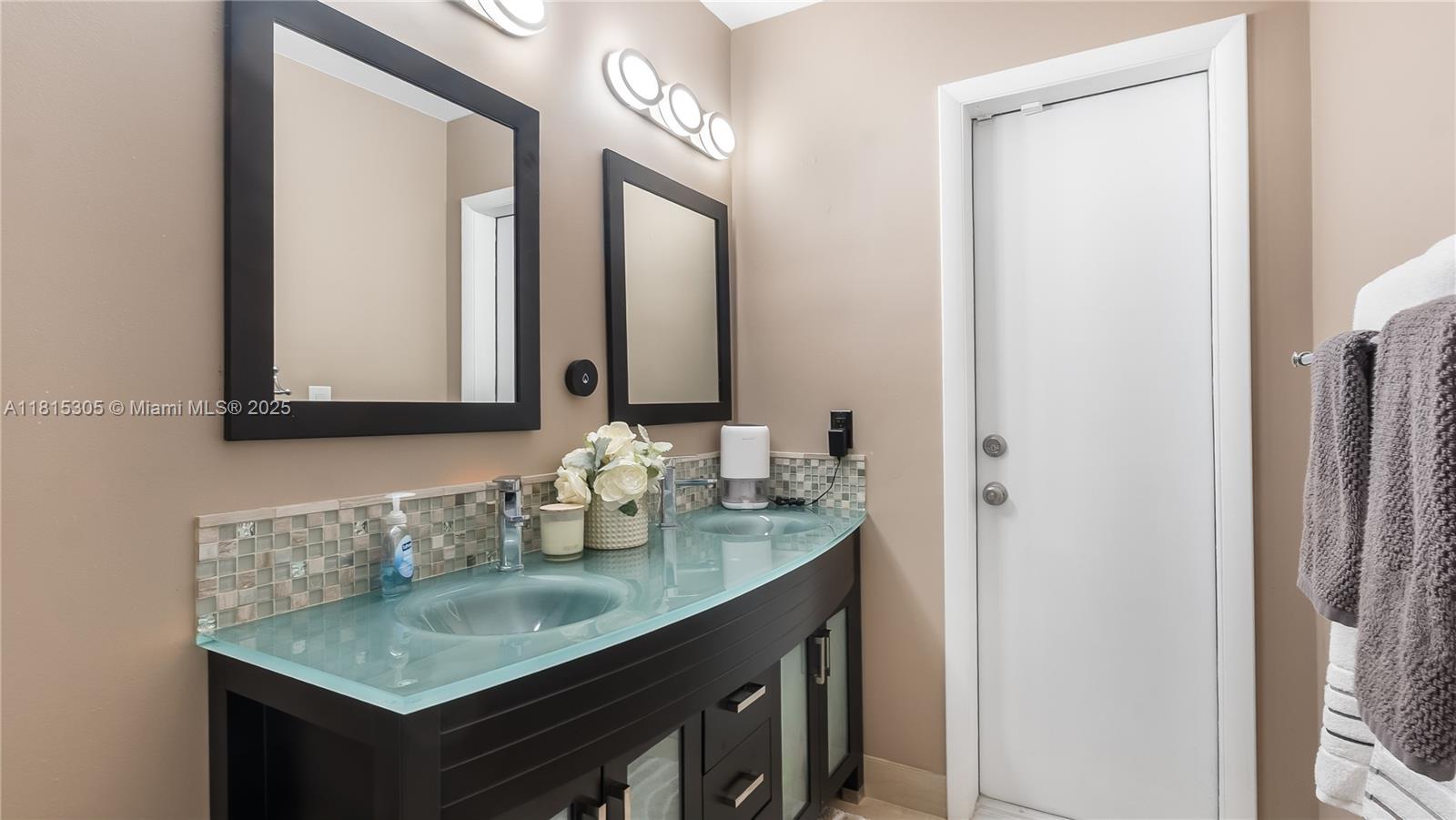 Coral Springs, Florida, 33071, United States, 3 Bedrooms Bedrooms, ,2 BathroomsBathrooms,Residential,For Sale,1857646