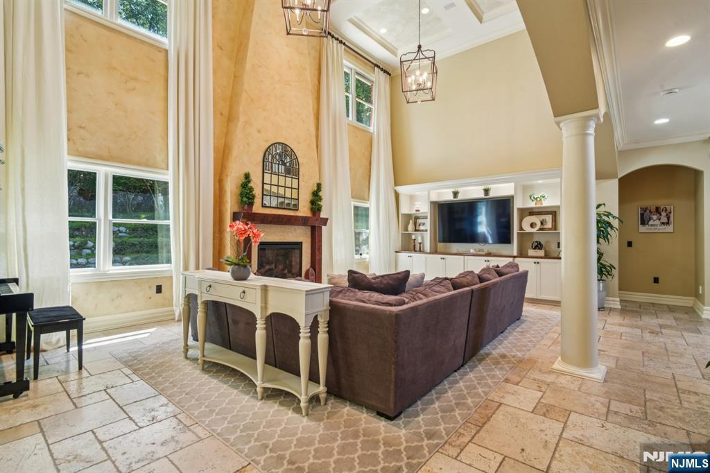 Oakland, New Jersey, 07436, United States, 5 Bedrooms Bedrooms, ,5 BathroomsBathrooms,Residential,For Sale,1907323